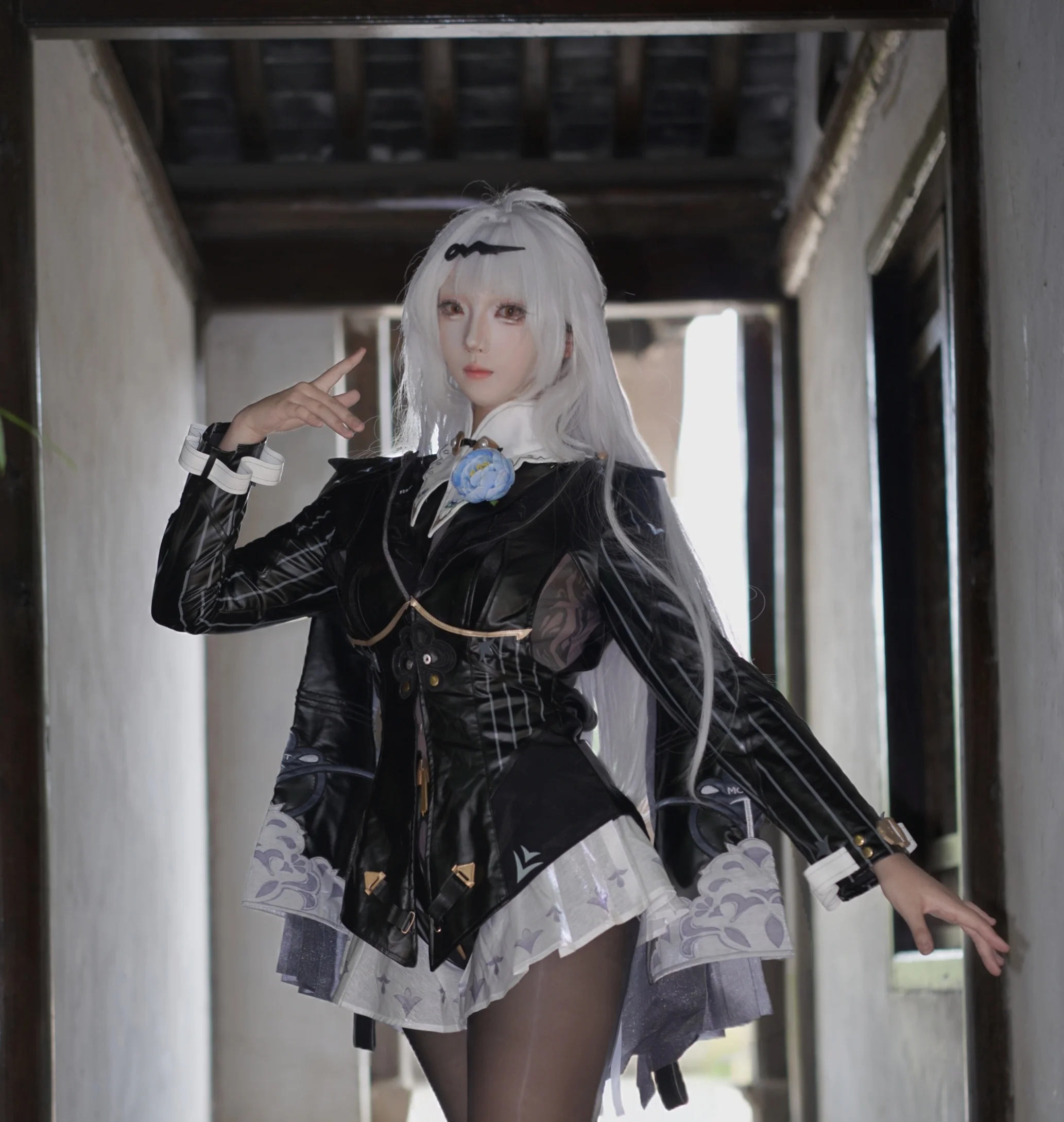 【仪玄cos】绝区零里的从容解法，清冷与酷飒并存 - 第 2 张