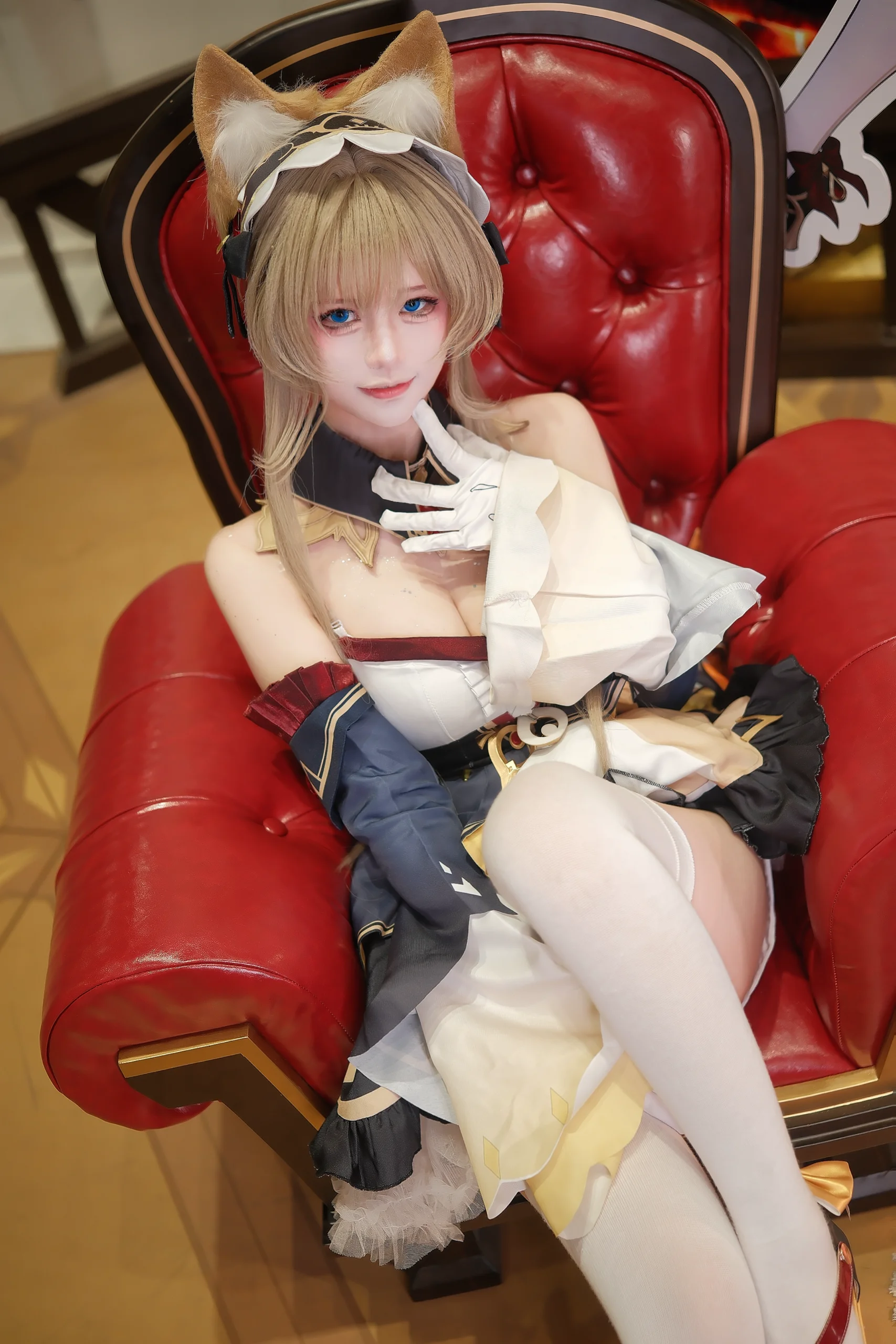 【木偶cos】原神里的精致优雅，红沙发上的漫展定格