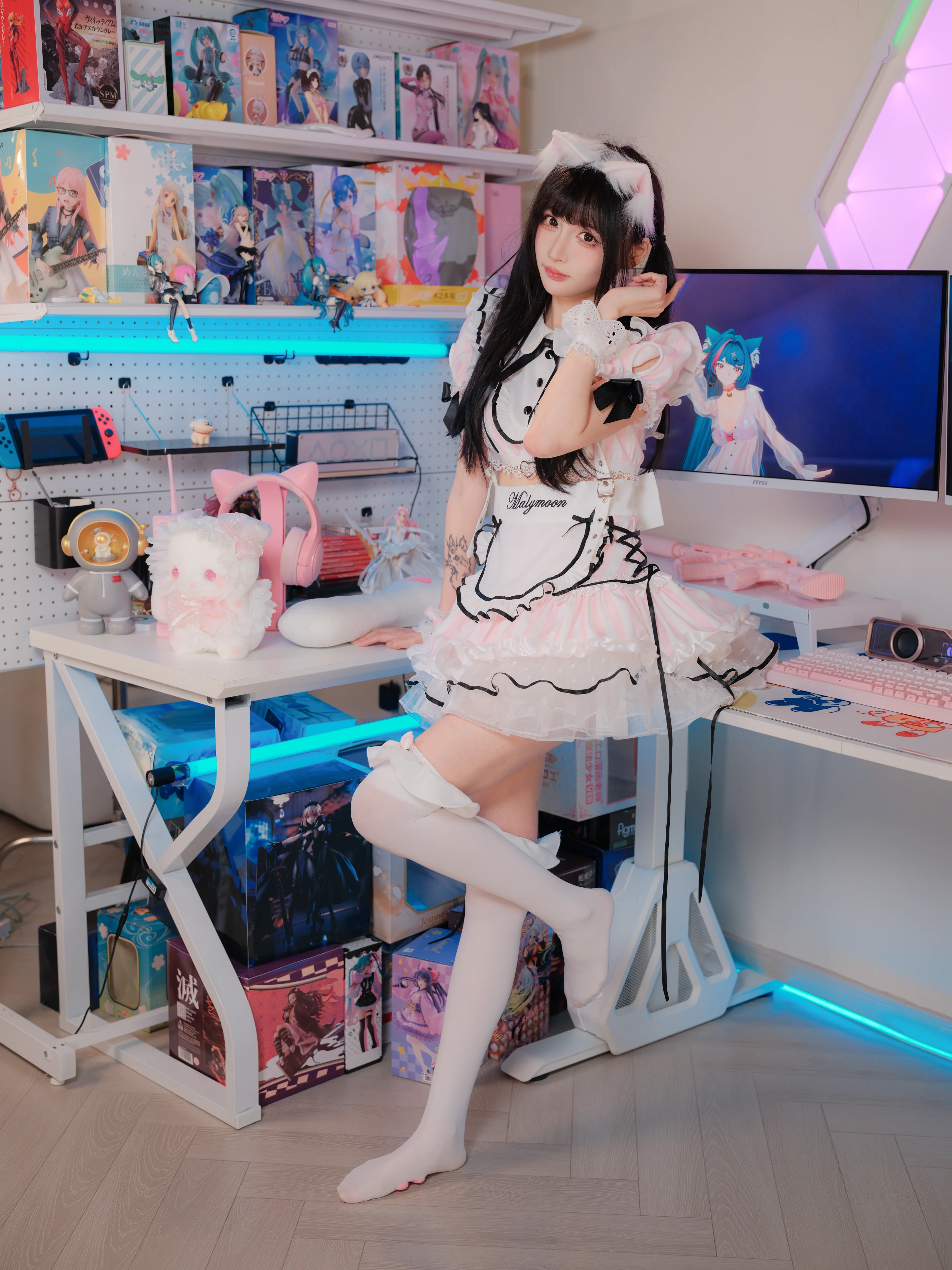 [Pink and White Cat-Ear Maid Hat Outfit, Atmospheric Daily Life in a Gaming Room] - Image 2