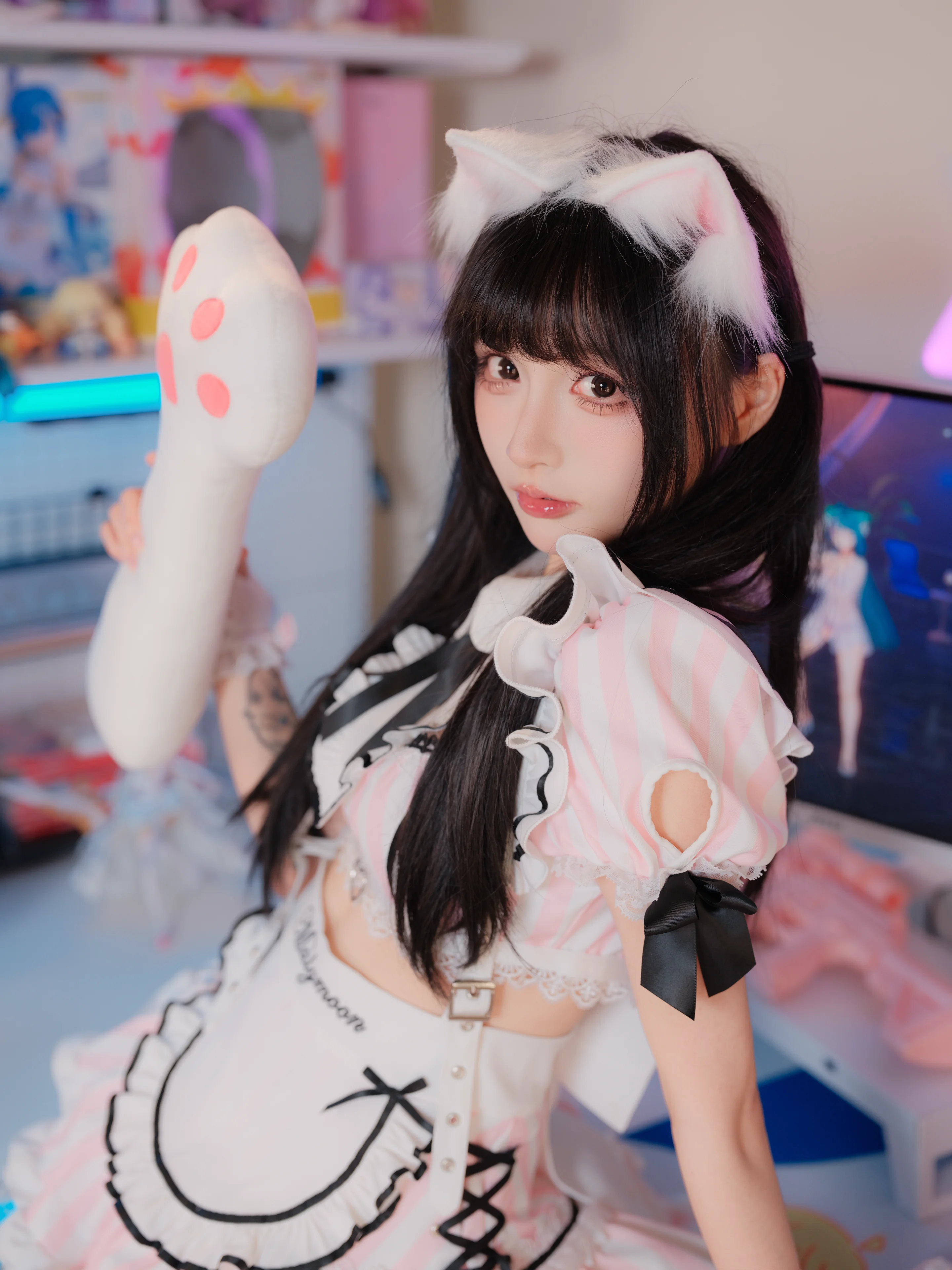 [Pink and White Cat-Ear Maid Hat Outfit, Atmospheric Daily Life in a Gaming Room] - Image 3