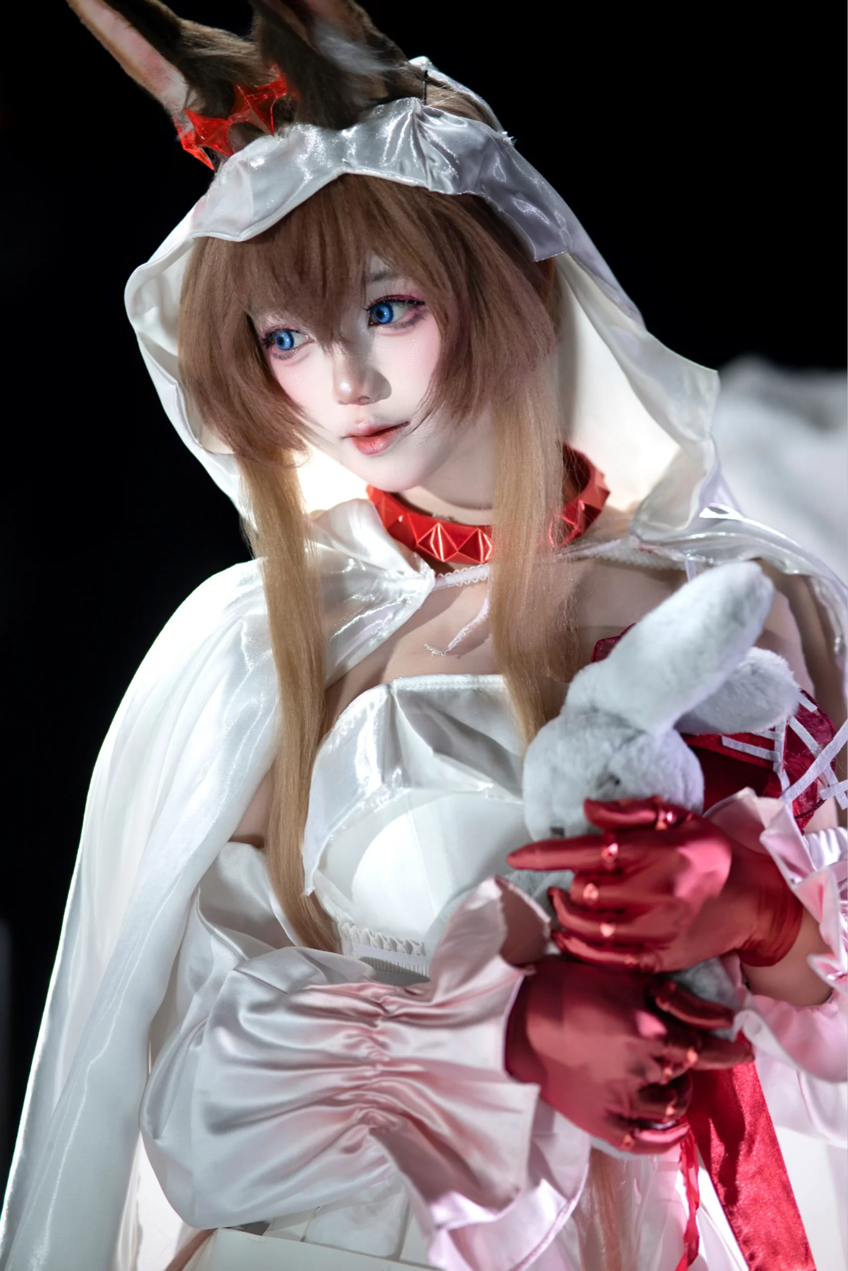 [Amiya Cosplay] Rhodes Island CEO's Harper's Bazaar Collaboration Shoot Record - Image 5