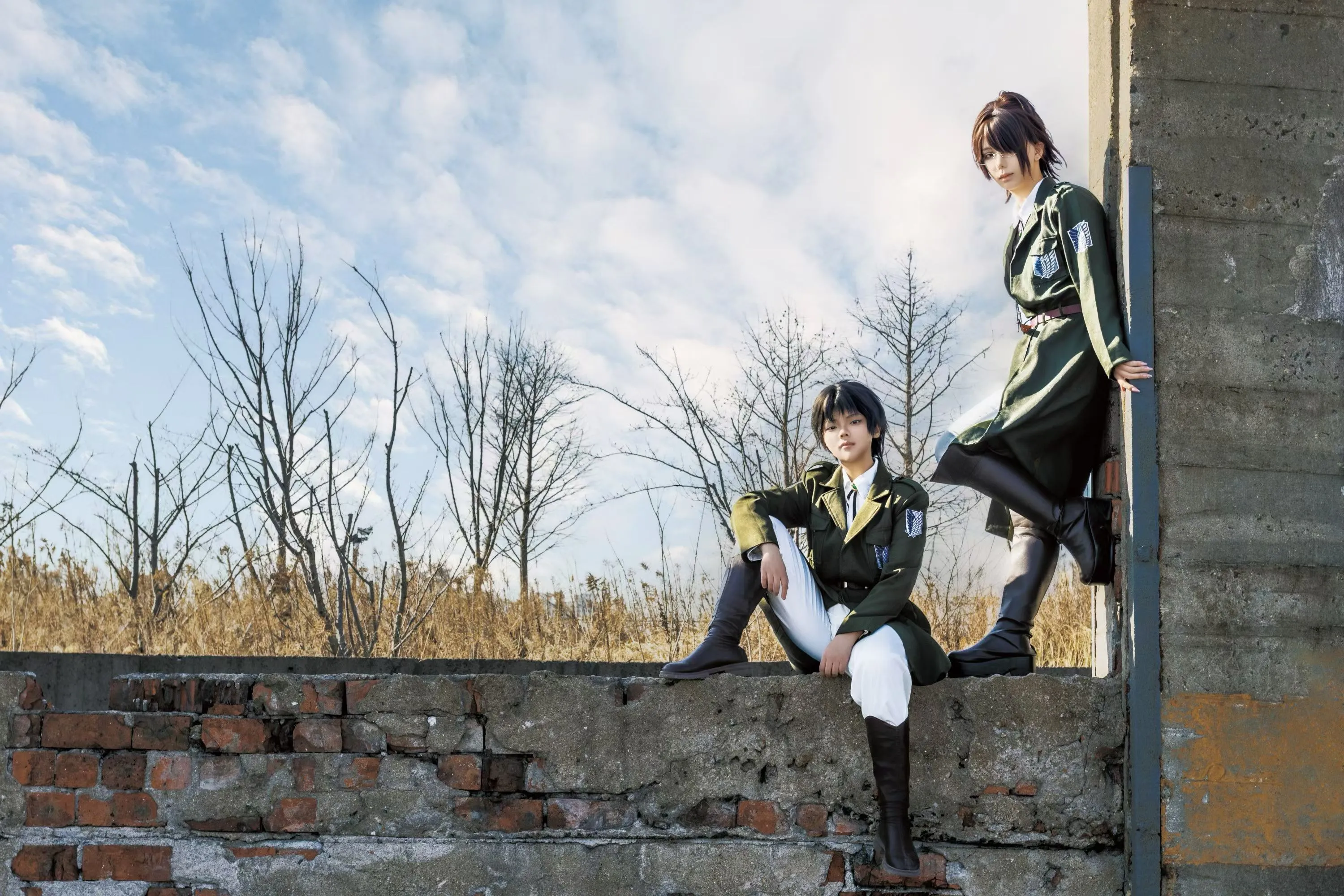 [Hange Zoe Cosplay] Attack on Titan: Photoshoot Record with Levi in Industrial Ruins - Image 6