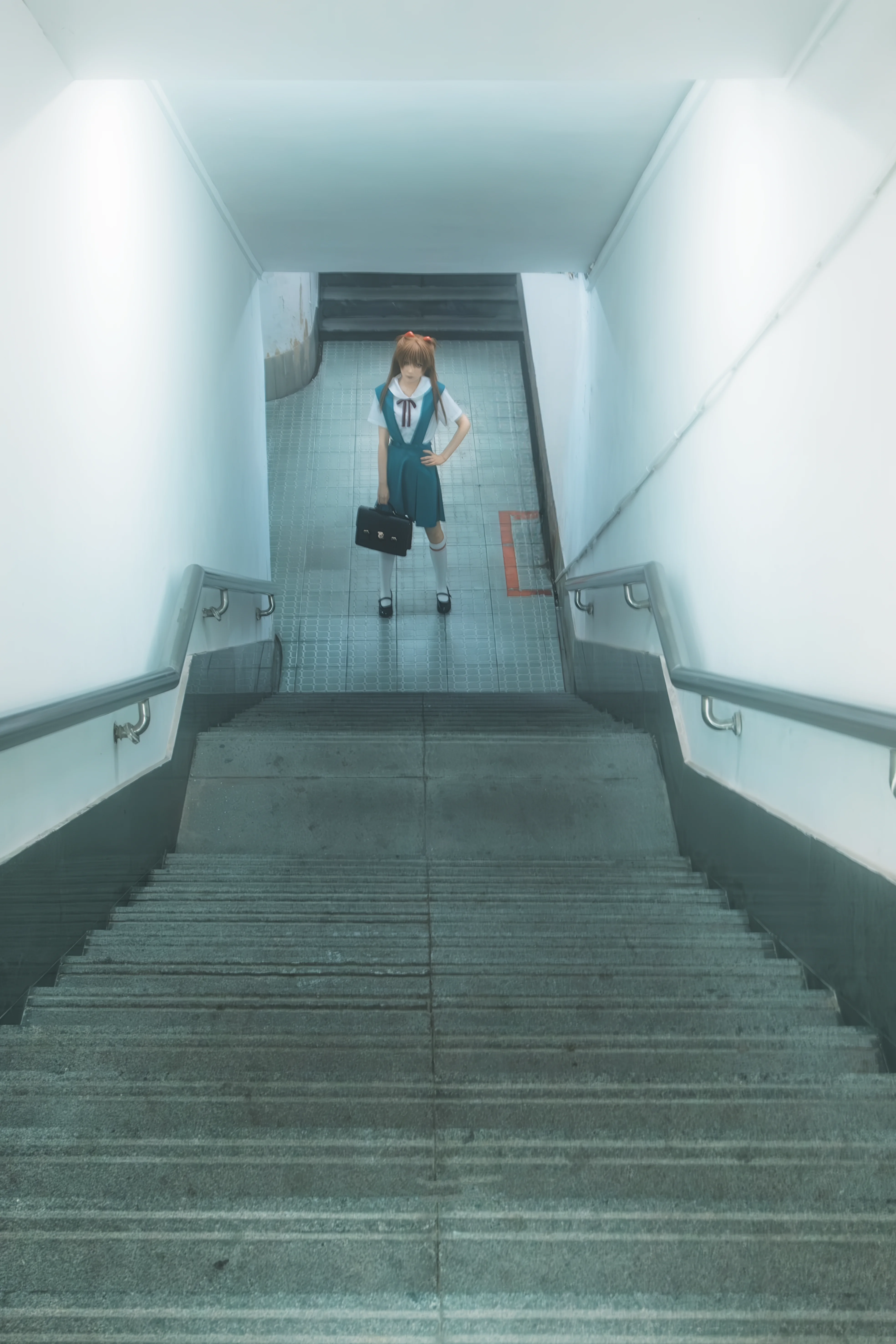 【明日香cos】打破EVA次元壁，校园通道里的绝望情绪 - 第 5 张