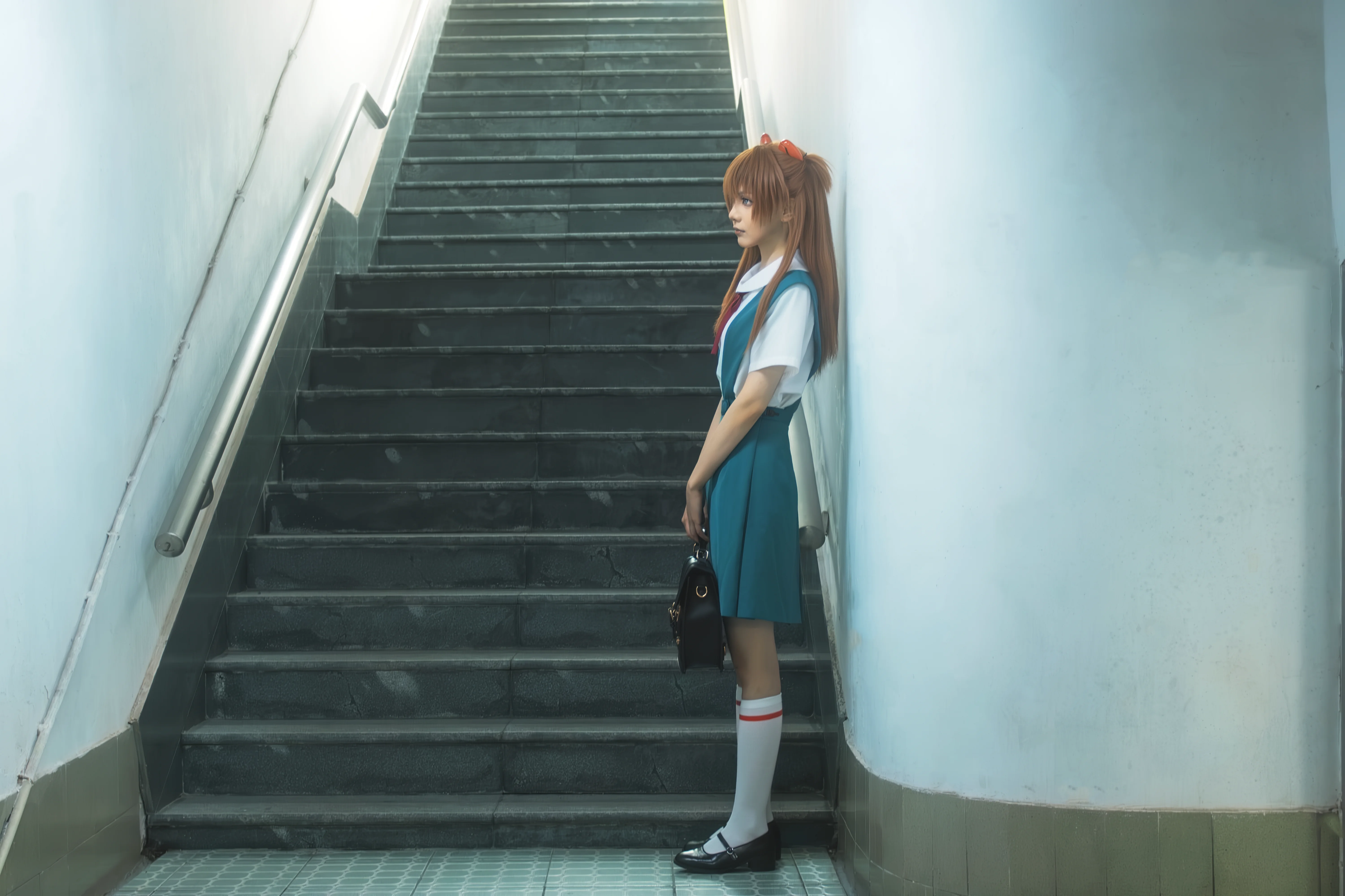 【明日香cos】打破EVA次元壁，校园通道里的绝望情绪 - 第 6 张