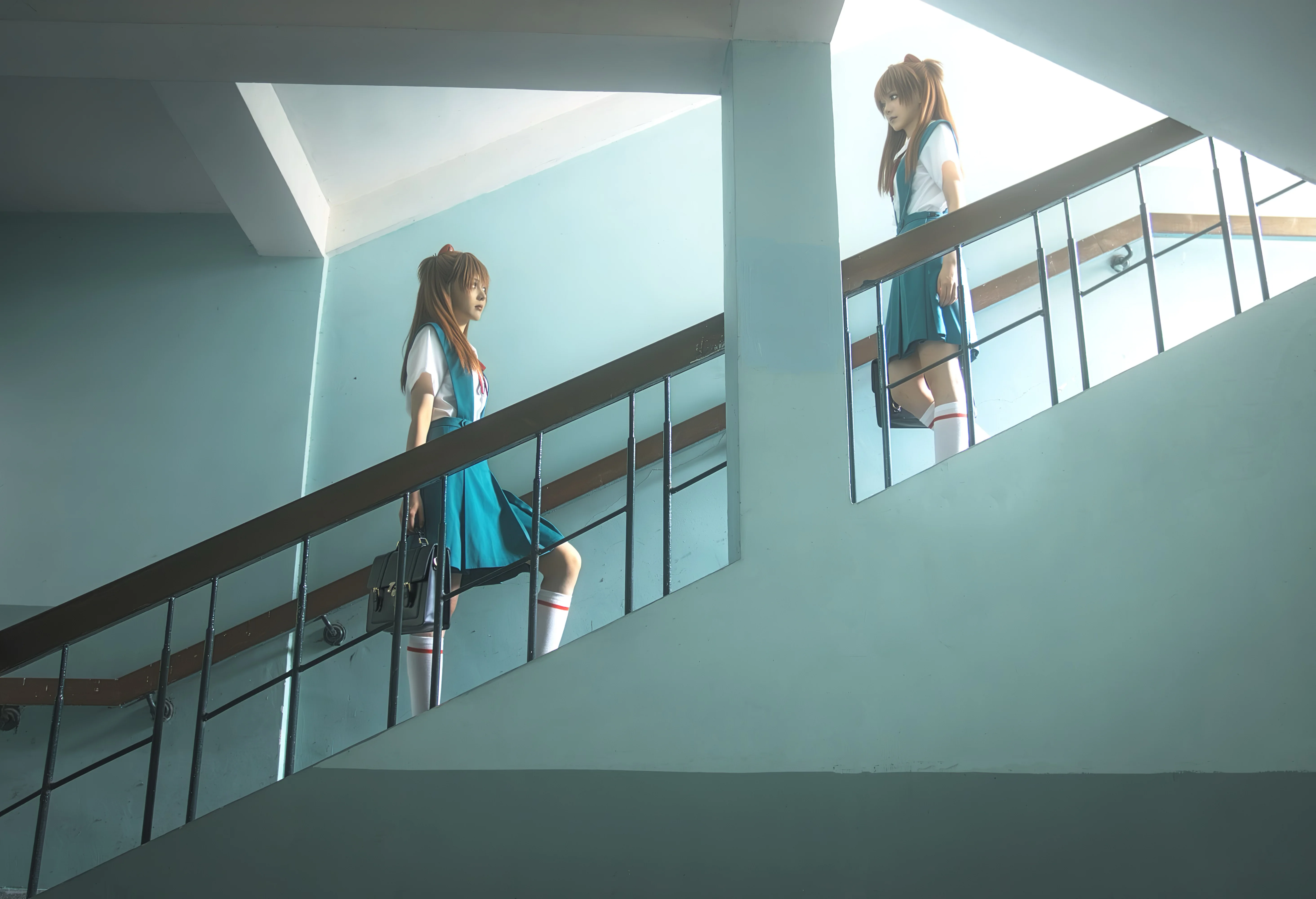 【明日香cos】打破EVA次元壁，校园通道里的绝望情绪 - 第 7 张