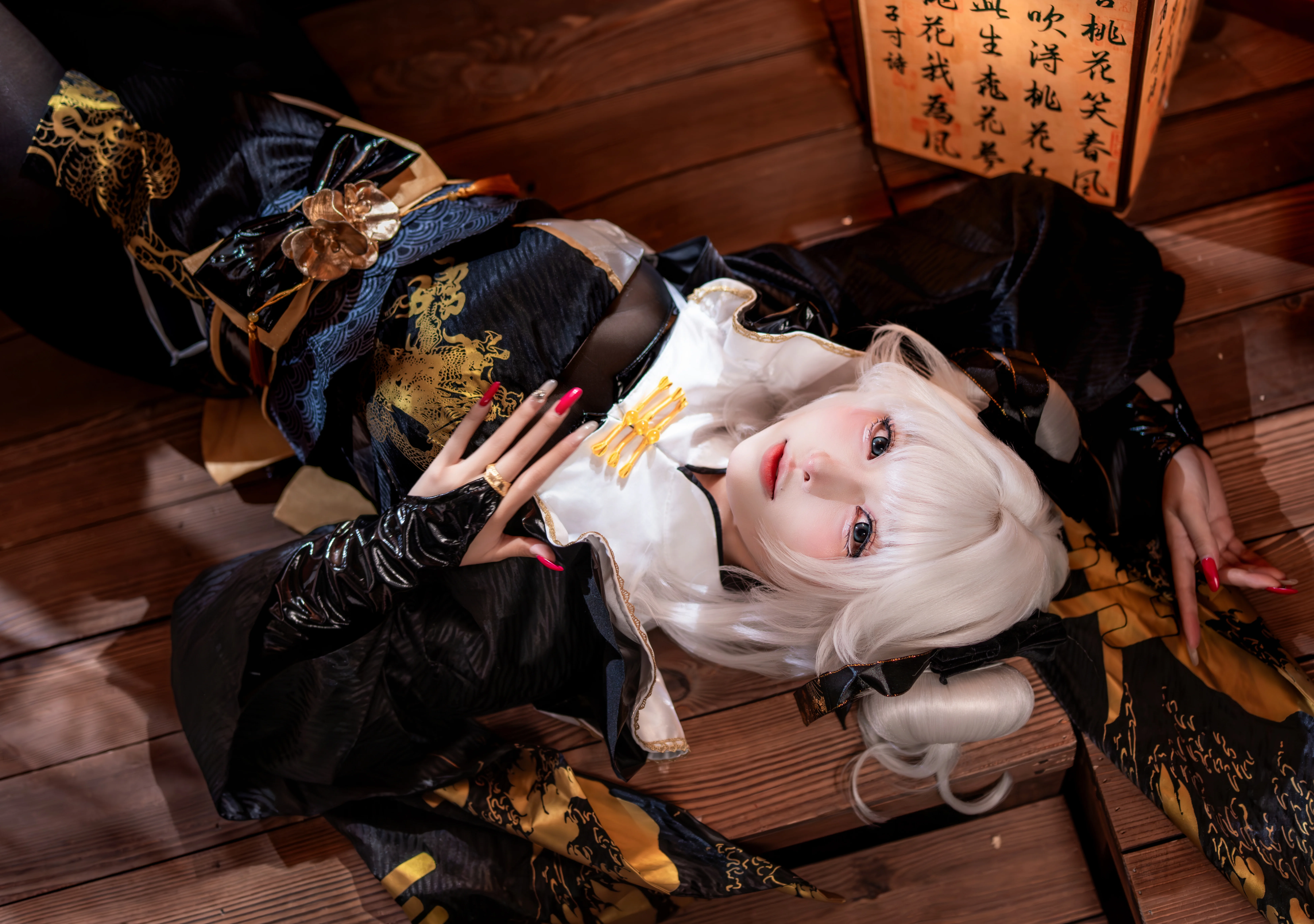 【布兰儿cos】胜利女神的风采，黑与金的华丽交汇 - 第 4 张