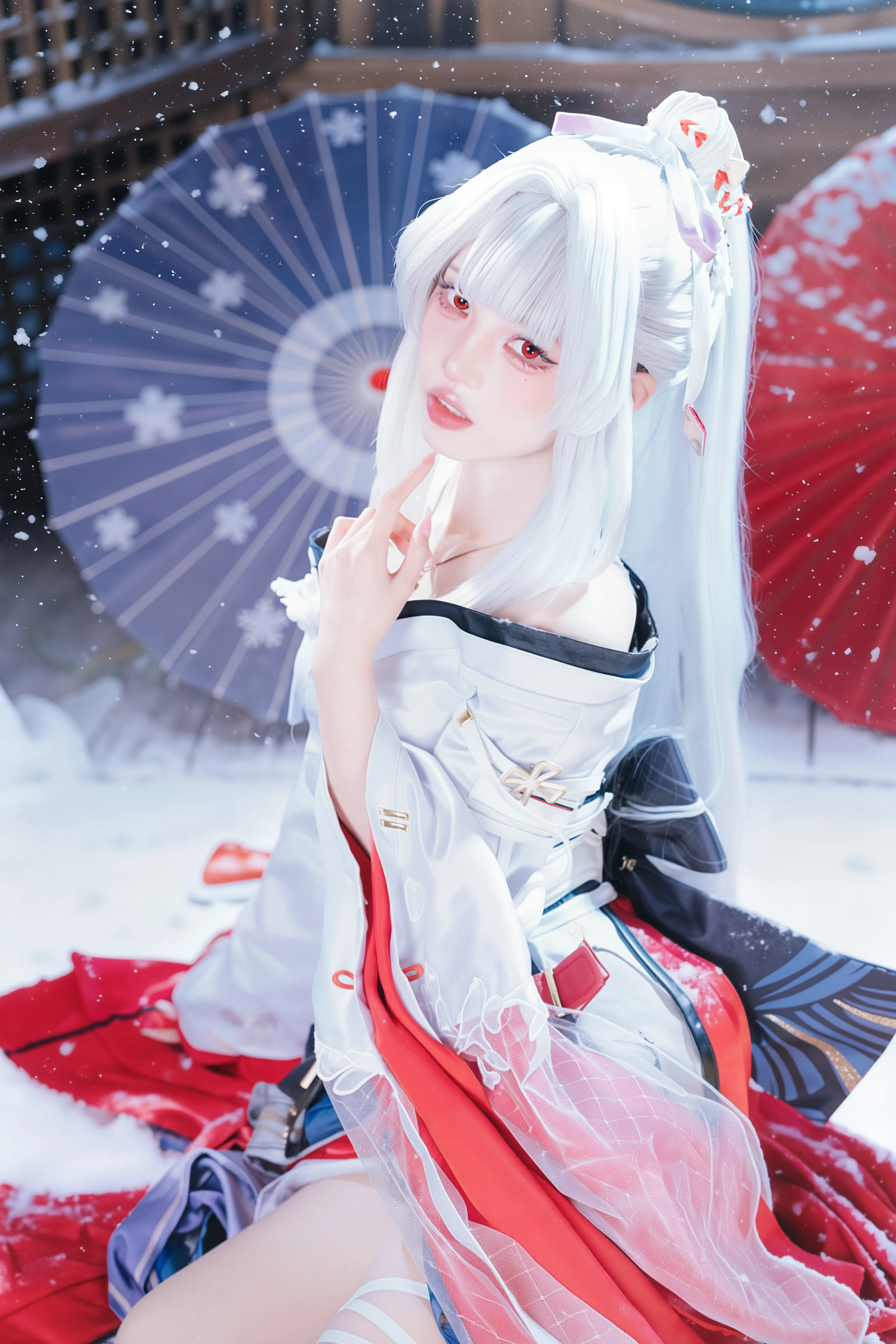 【绯雪cos】鸣潮中的冰雪之境，执刀而立 - 第 4 张