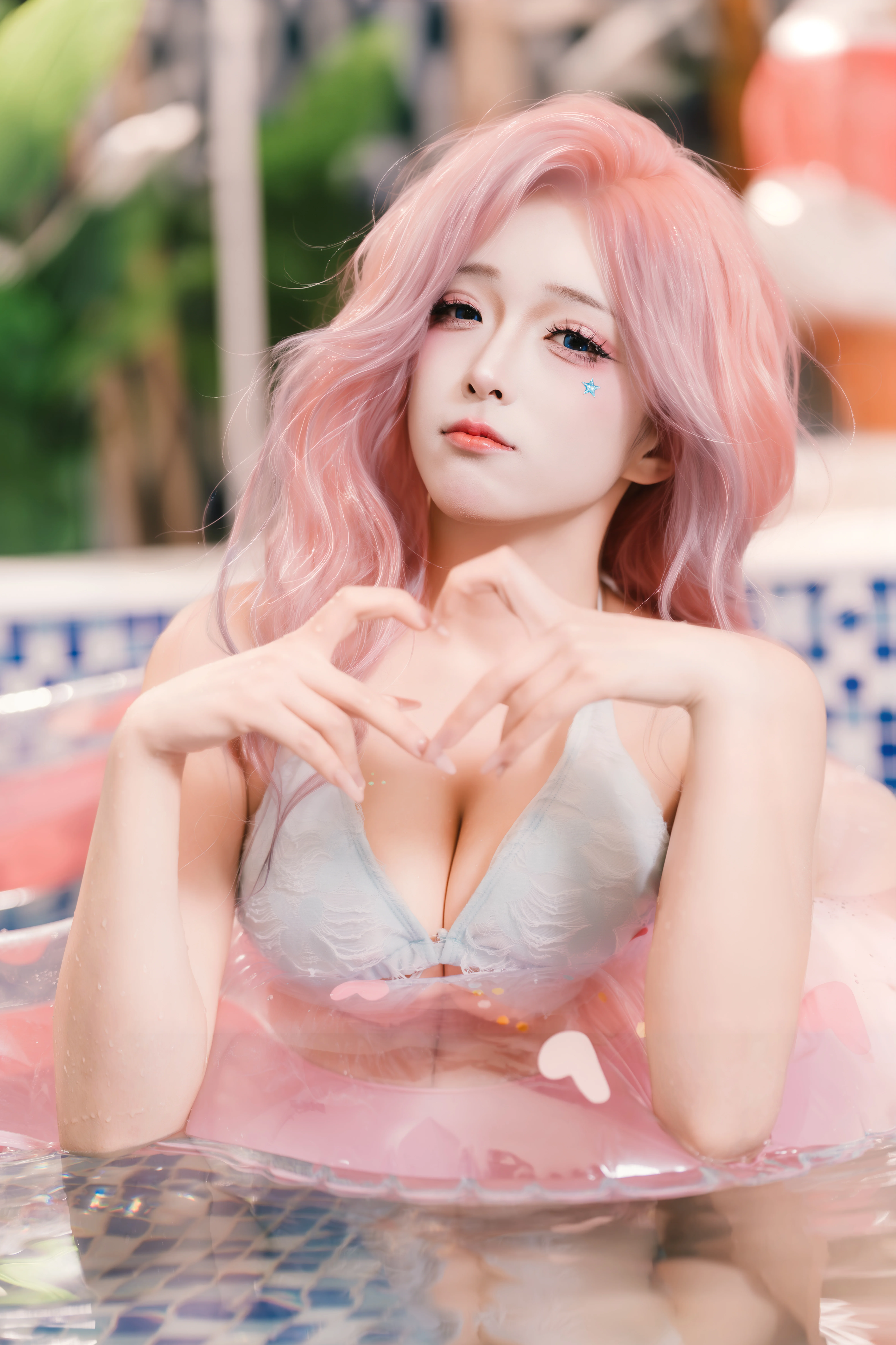 【萨勒芬妮cos】英雄联盟粉发少女的夏日泳池限定 - 第 1 张