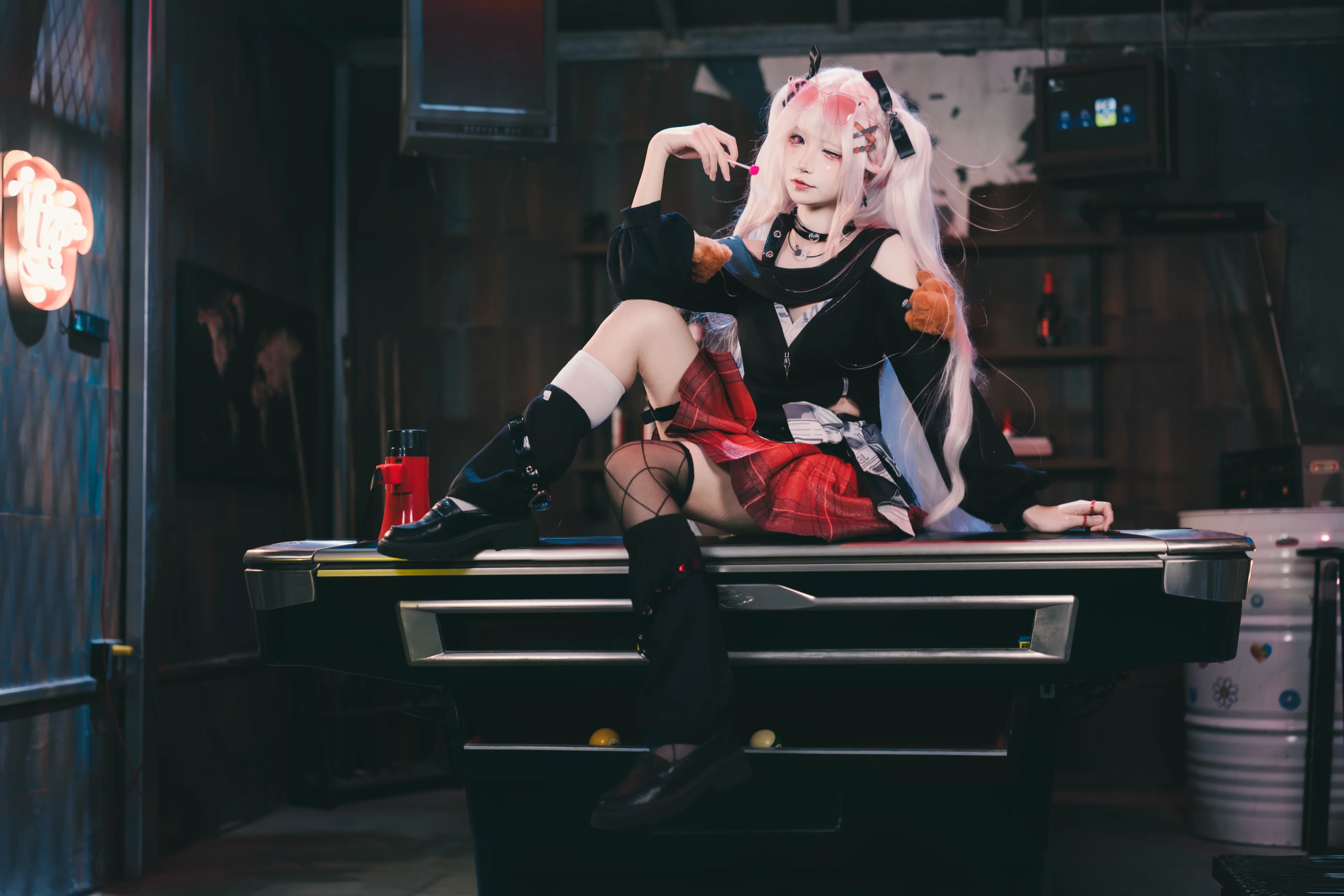 【火花cos】崩坏星穹铁道里的那一抹粉色，街头台球室的随性正片 - 第 3 张