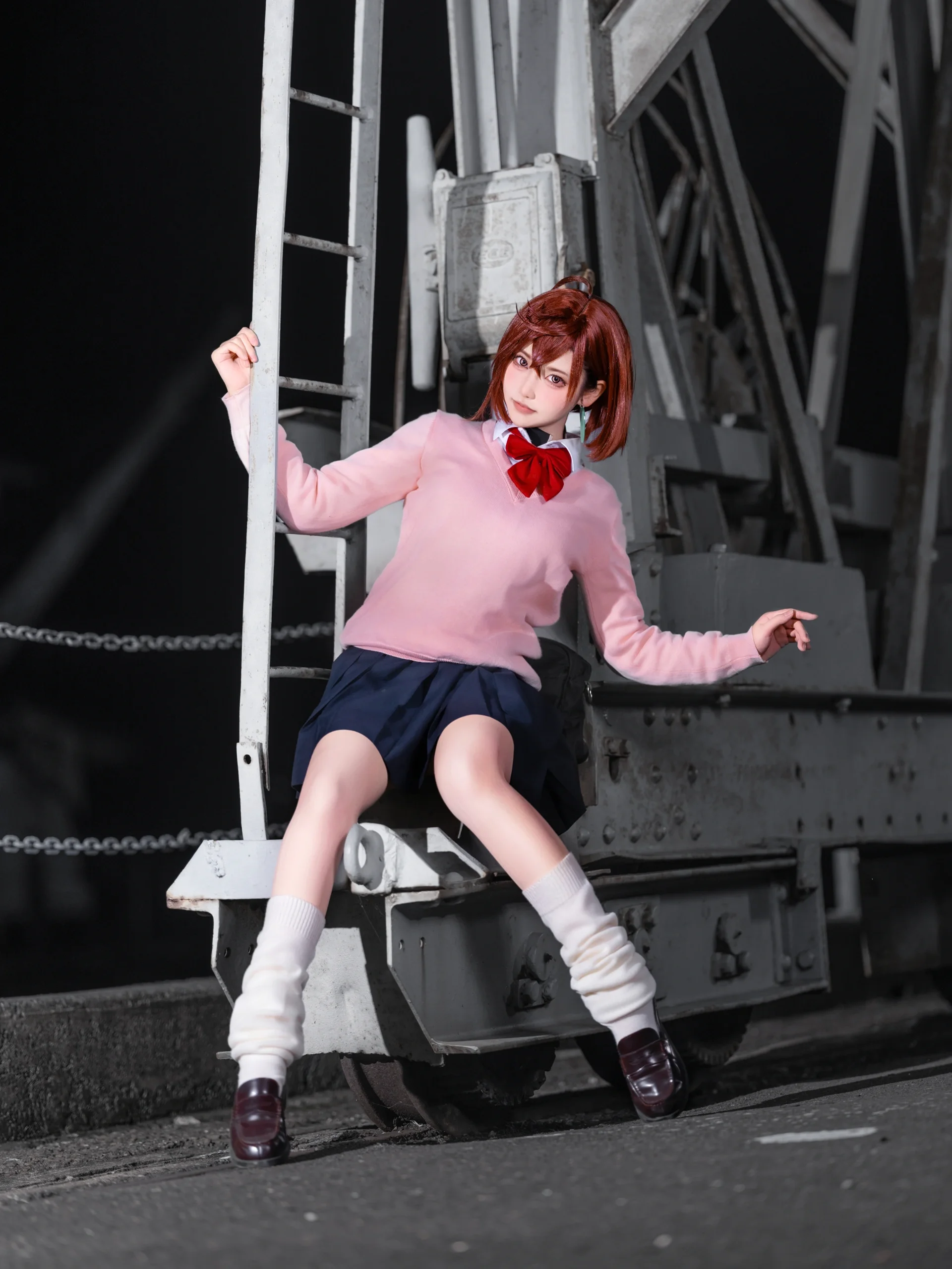 [Momo Ayase cosplay] Red-Haired JK Girl in Industrial Style: Arm Strength Challenge Big Success - Image 3