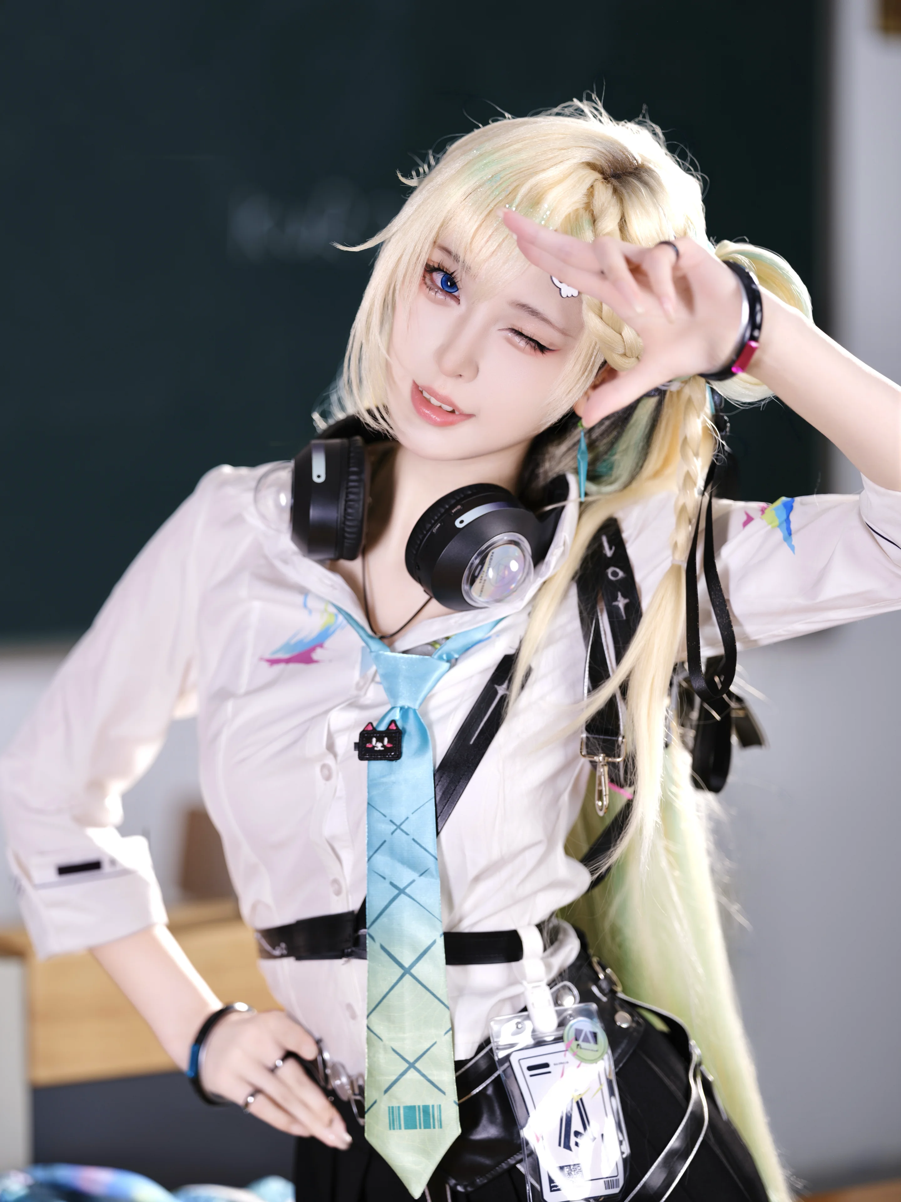 【琳奈cos】鸣潮校园风，学姐的随性日常 - 第 1 张