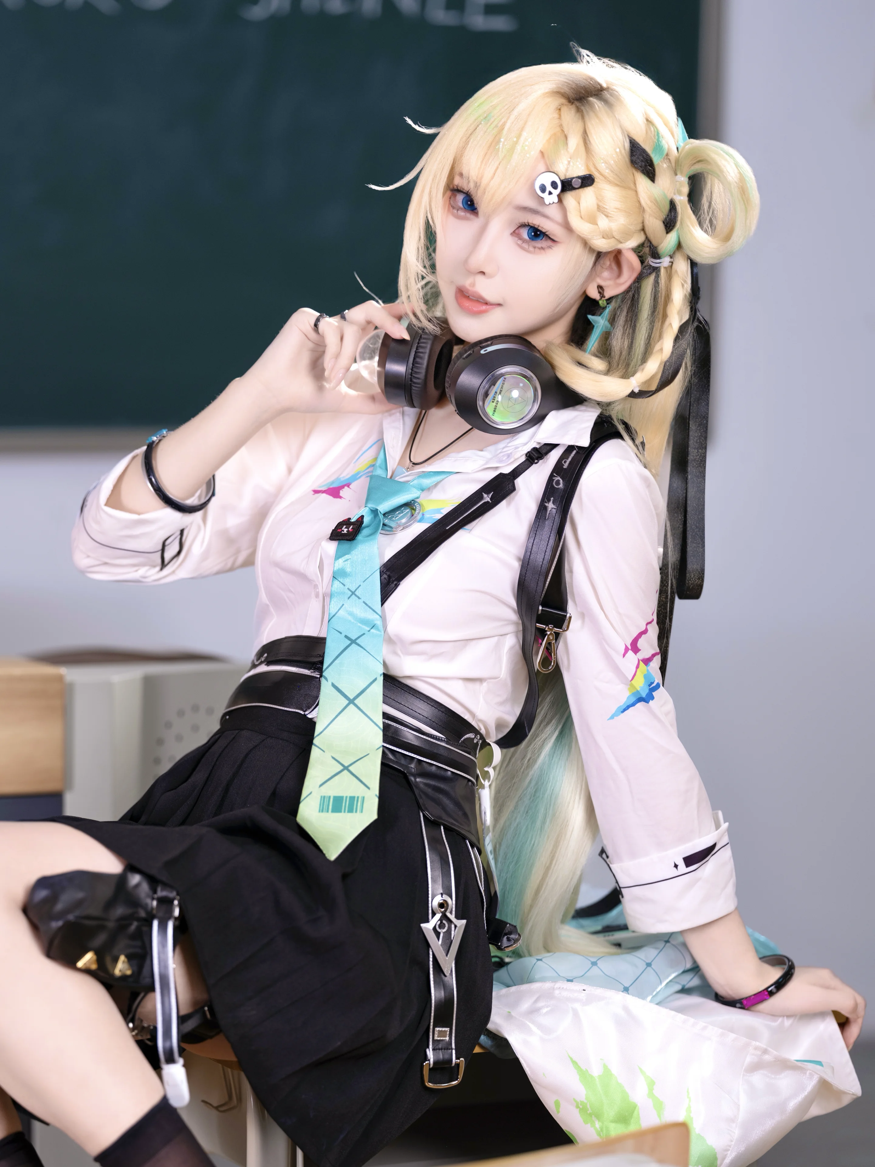 【琳奈cos】鸣潮校园风，学姐的随性日常 - 第 4 张