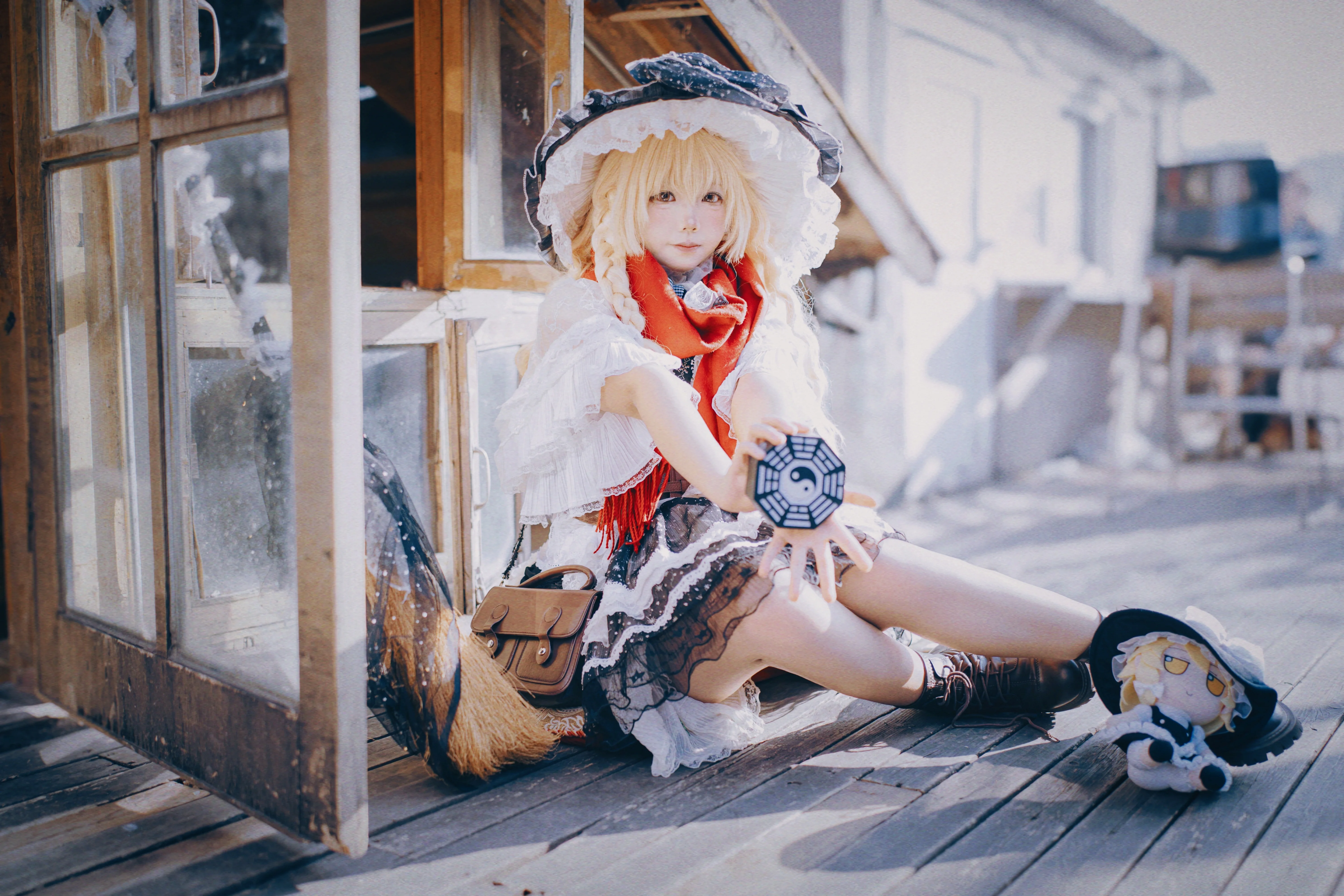 【雾雨魔理沙cos】木屋午后的光影记录，红围巾与黑帽的独特呼应 - 第 2 张