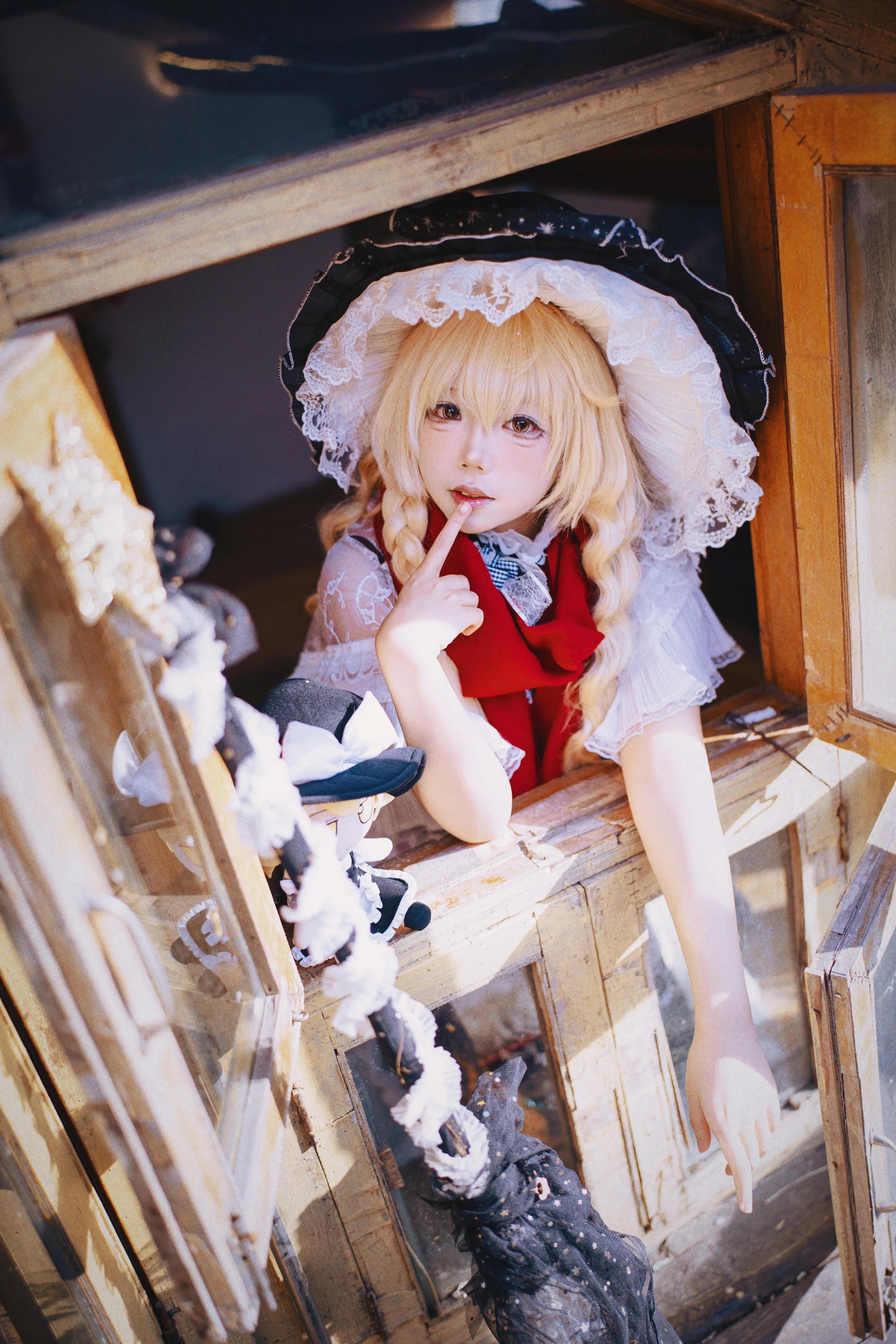 【雾雨魔理沙cos】木屋午后的光影记录，红围巾与黑帽的独特呼应 - 第 4 张