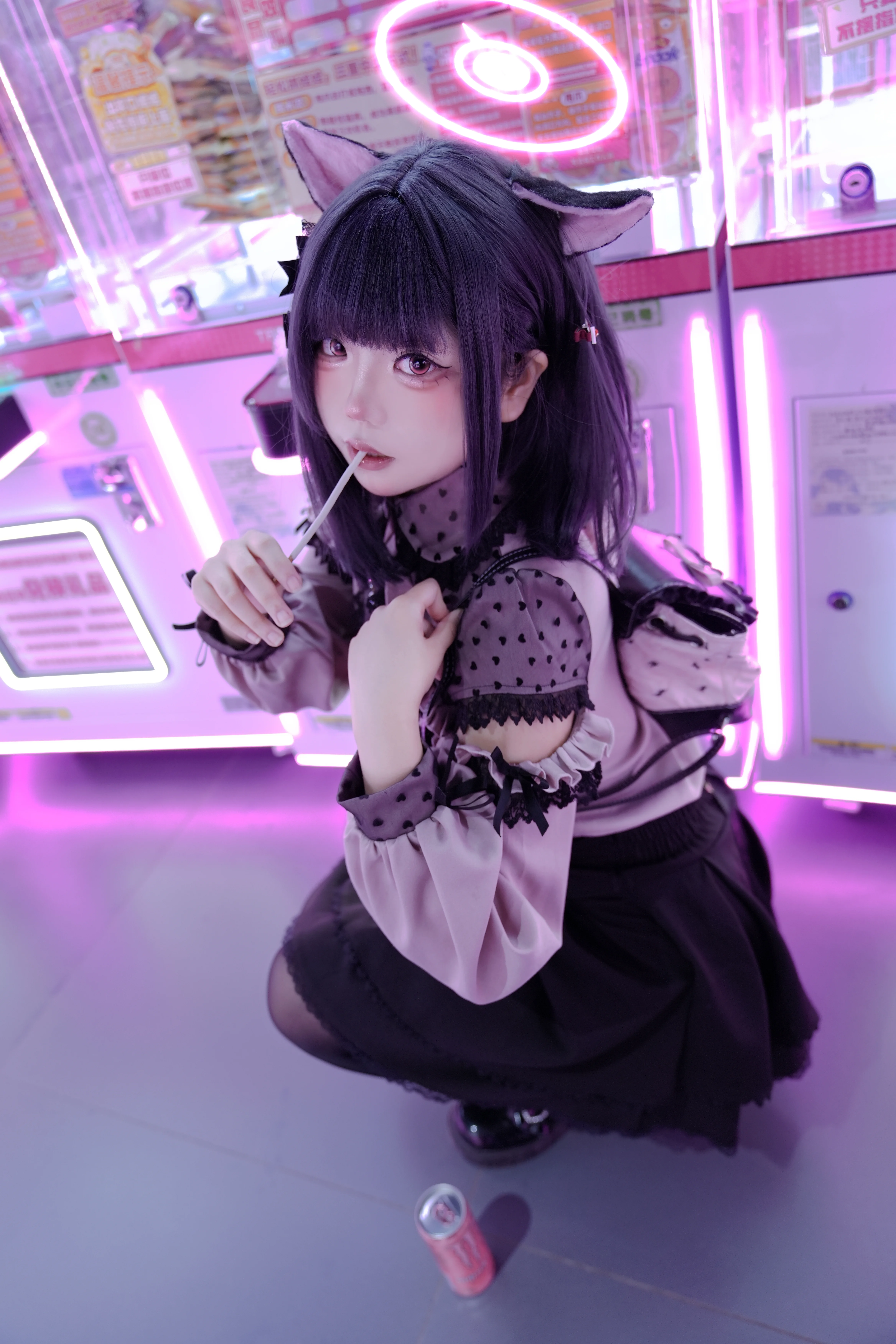 【杏山和纱cos】街机厅霓虹下的慵懒日常 - 第 1 张