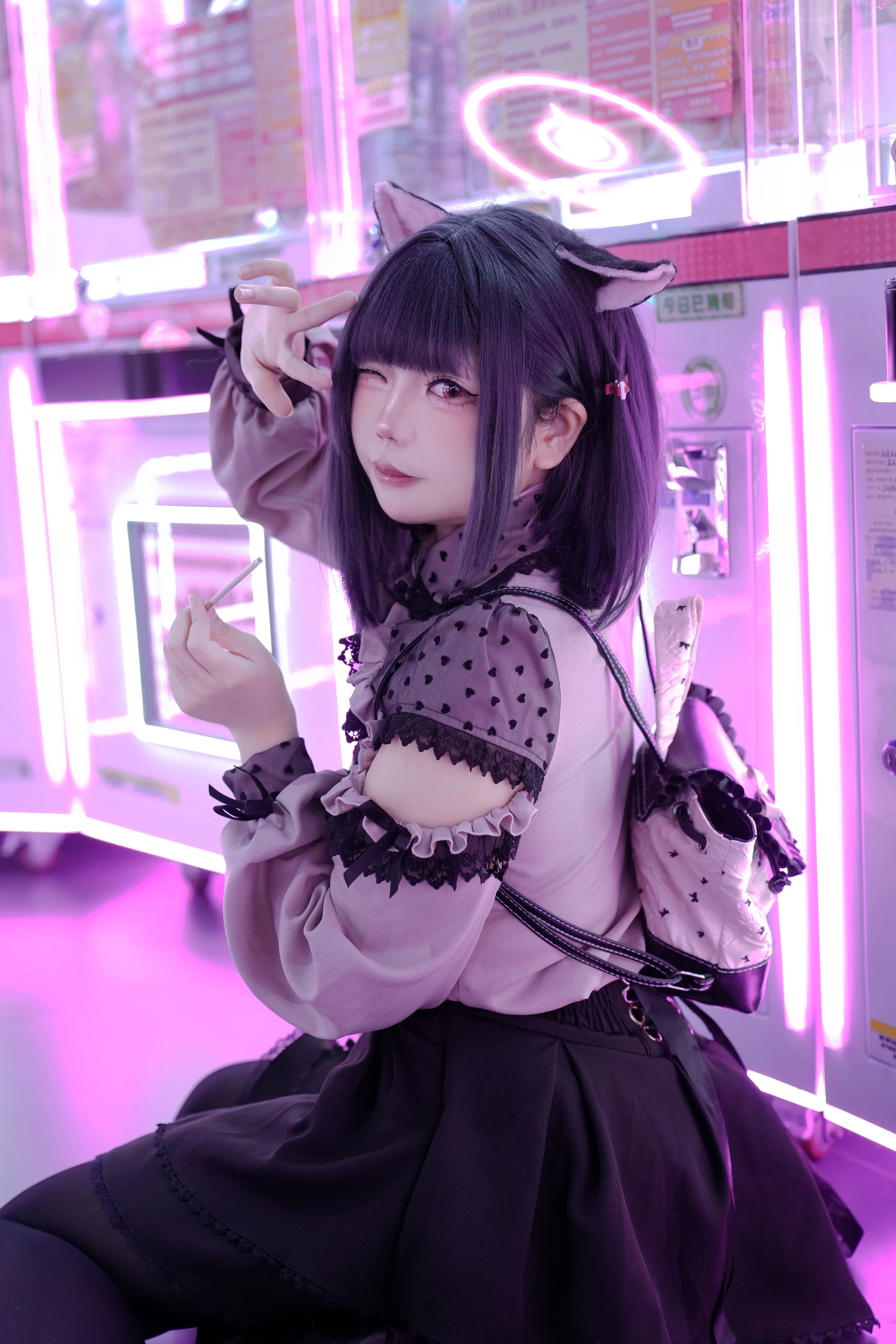 【杏山和纱cos】街机厅霓虹下的慵懒日常 - 第 3 张