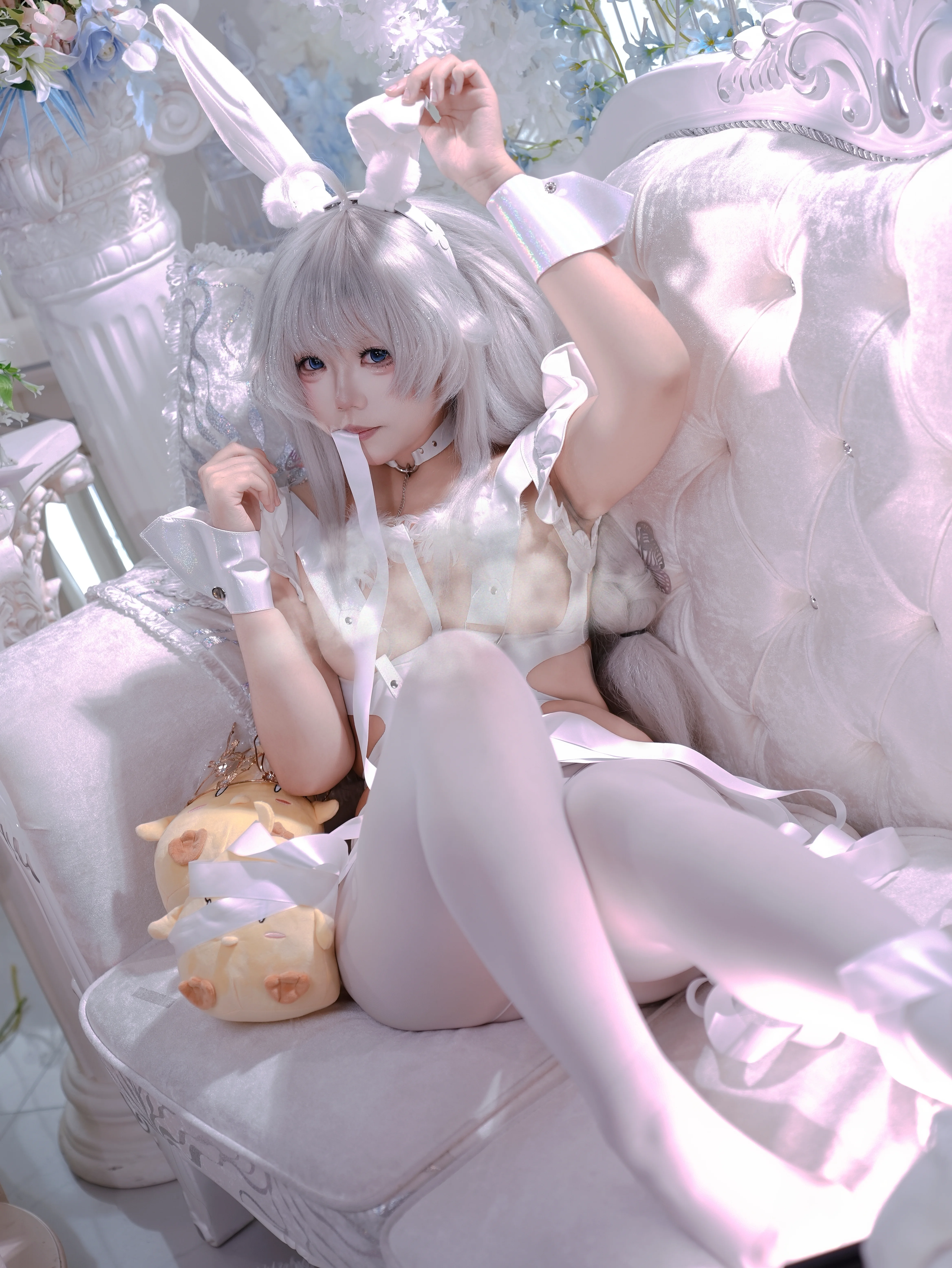【恶毒cos】碧蓝航线慵懒白兔，丝带缠绕的梦幻瞬间 - 第 1 张