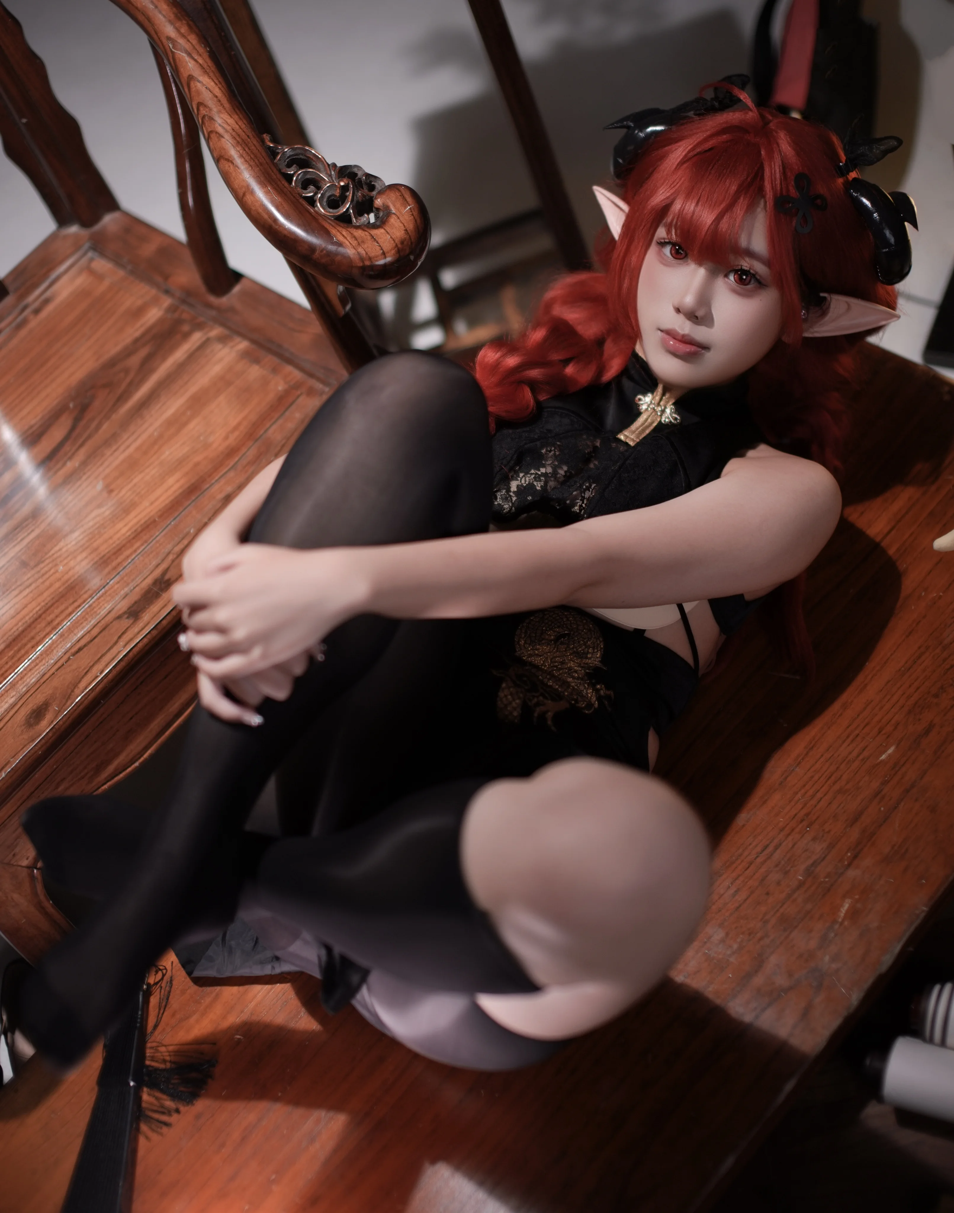 【興登堡cos】碧藍航線鐵血主力，黑白光影中的旗袍黑絲新演繹 - 第 1 張