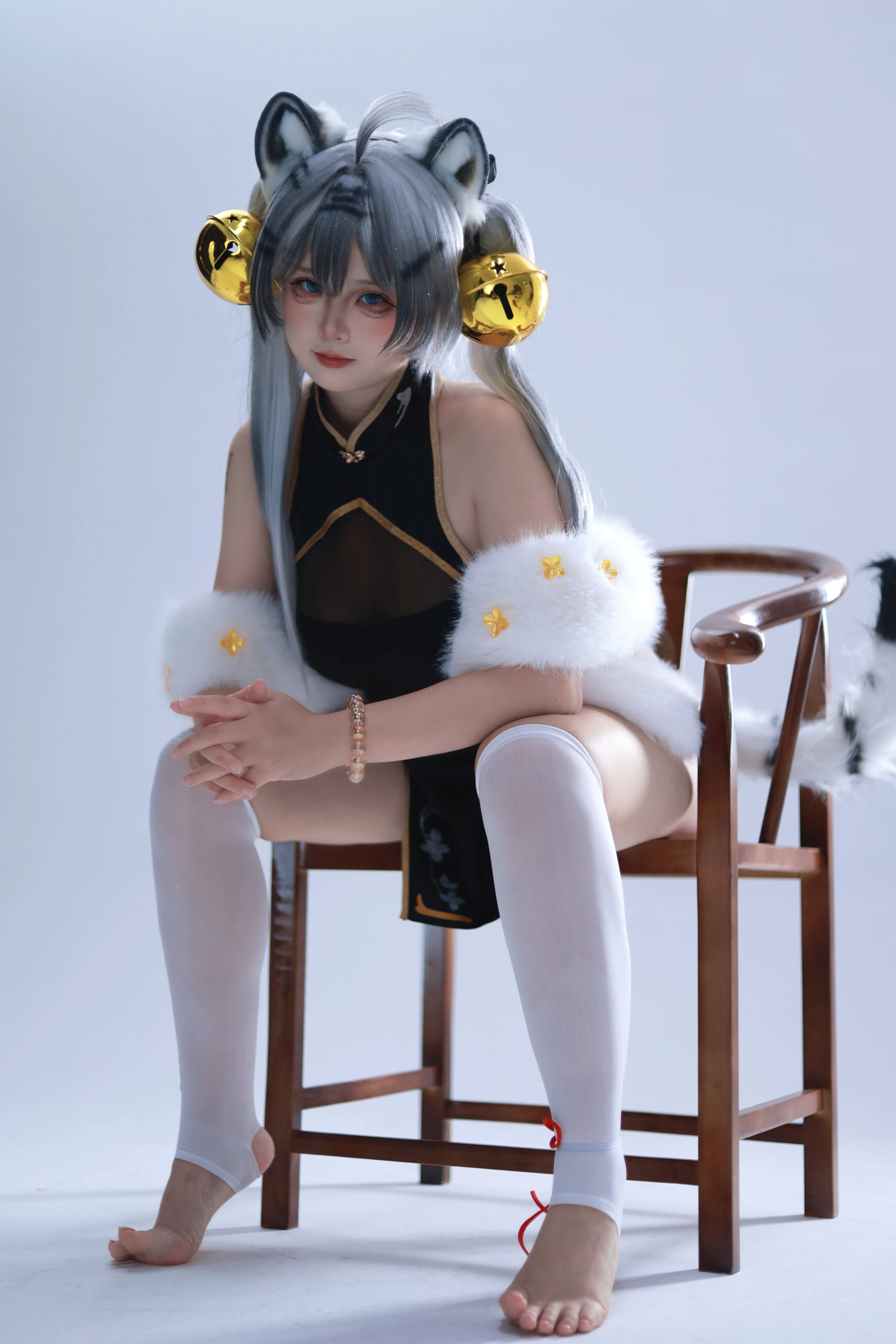 轻松绷住！黑旗袍白虎娘的兽耳铃铛妆造分享 - 第 2 张