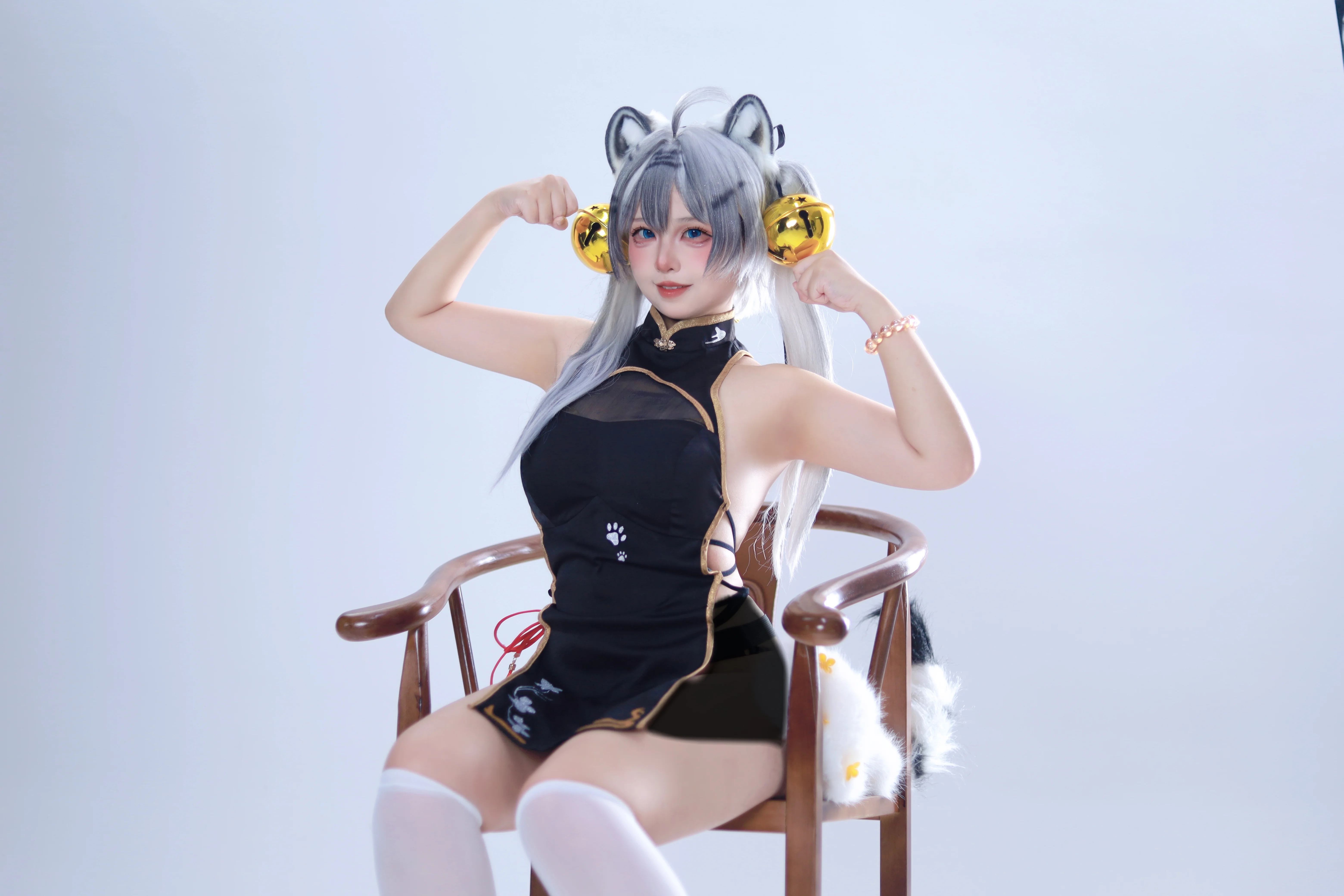 轻松绷住！黑旗袍白虎娘的兽耳铃铛妆造分享 - 第 5 张