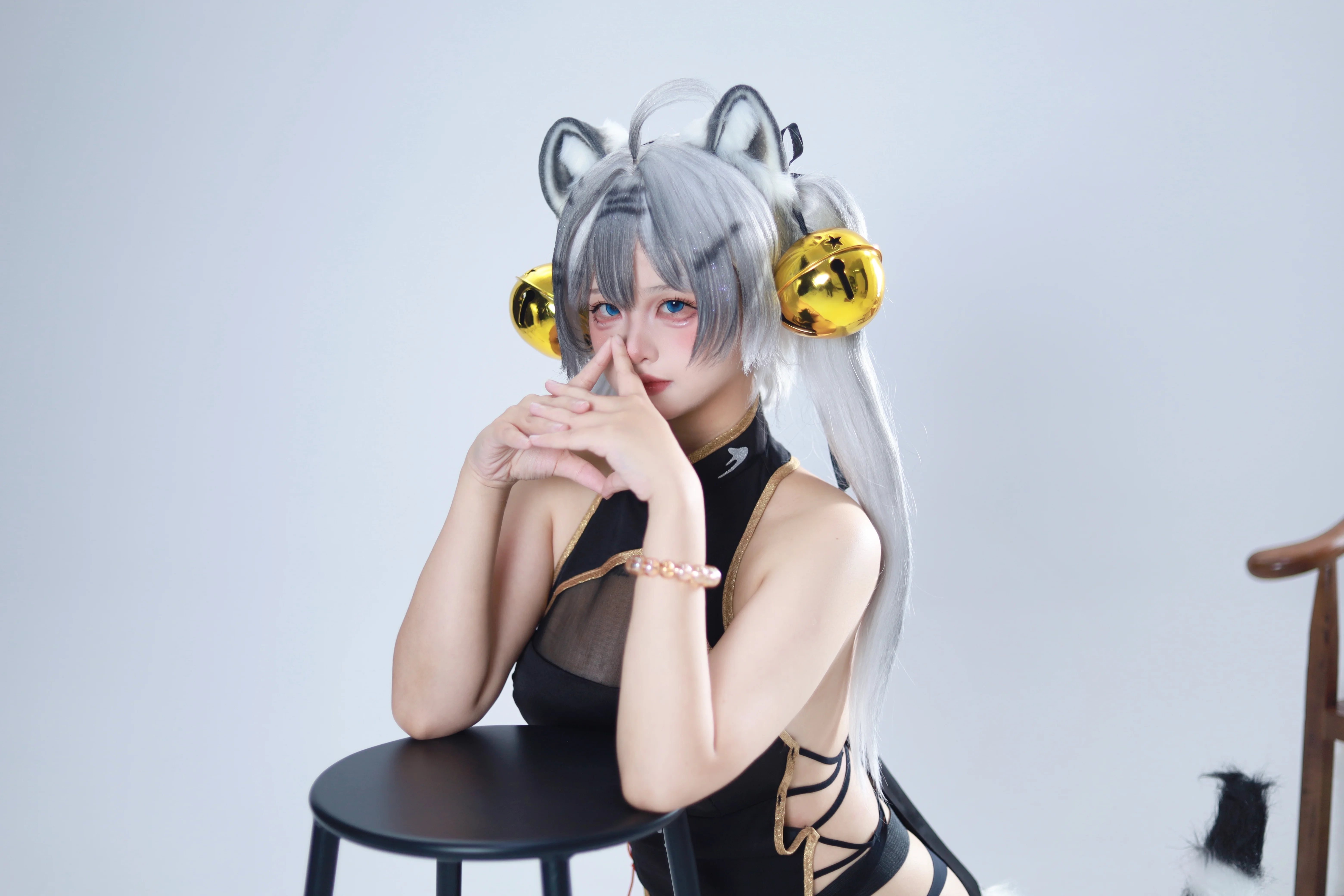 轻松绷住！黑旗袍白虎娘的兽耳铃铛妆造分享 - 第 6 张