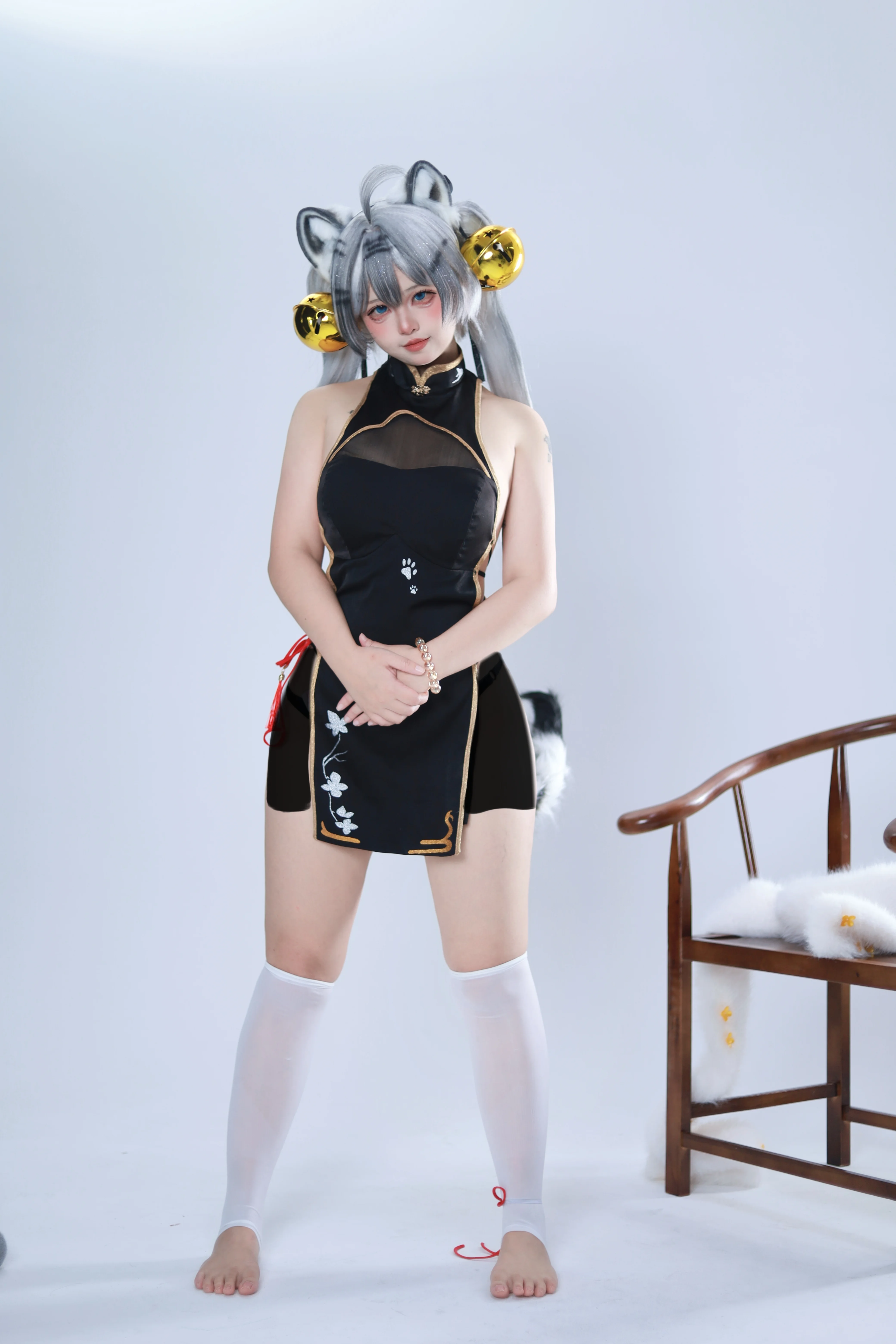 轻松绷住！黑旗袍白虎娘的兽耳铃铛妆造分享 - 第 7 张