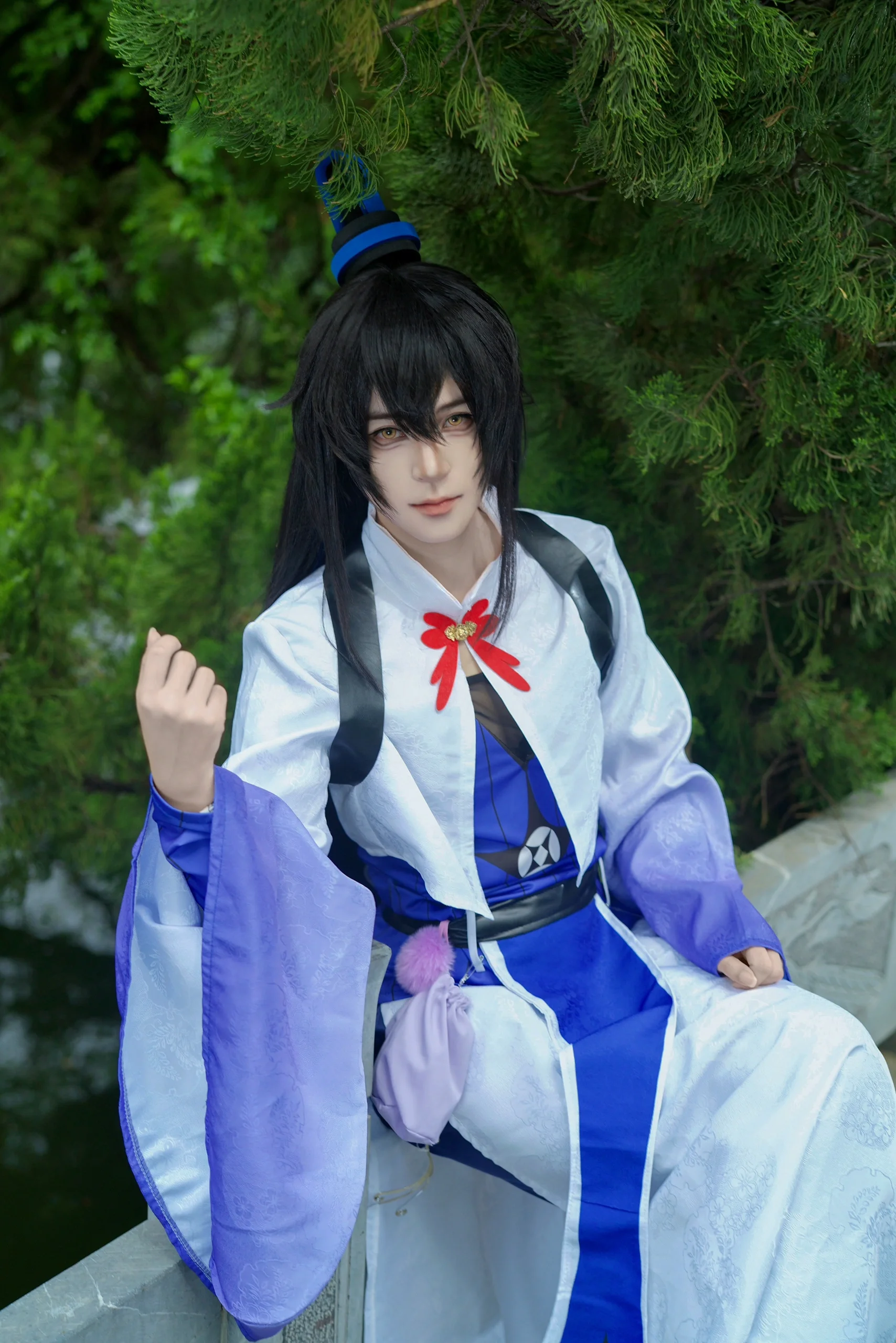 【東方繊雲コスプレ】逍遥津ロケ、クールな目線と赤いリンゴの絶妙な調和 - 1 枚目