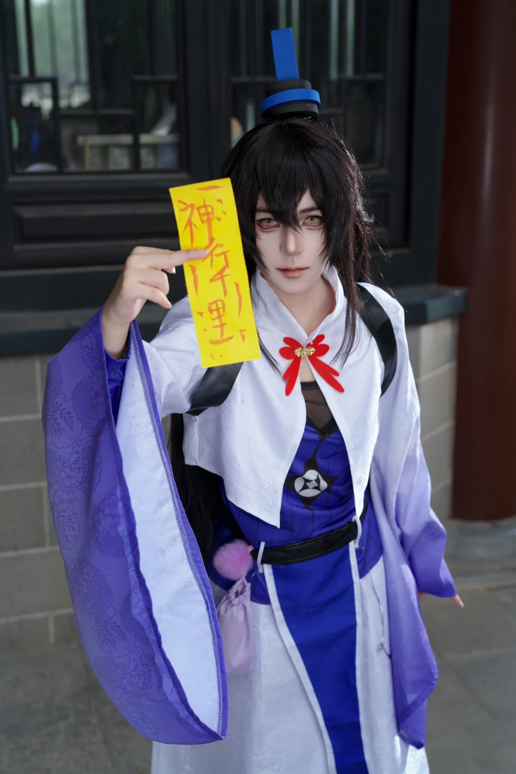 【東方繊雲コスプレ】逍遥津ロケ、クールな目線と赤いリンゴの絶妙な調和 - 2 枚目