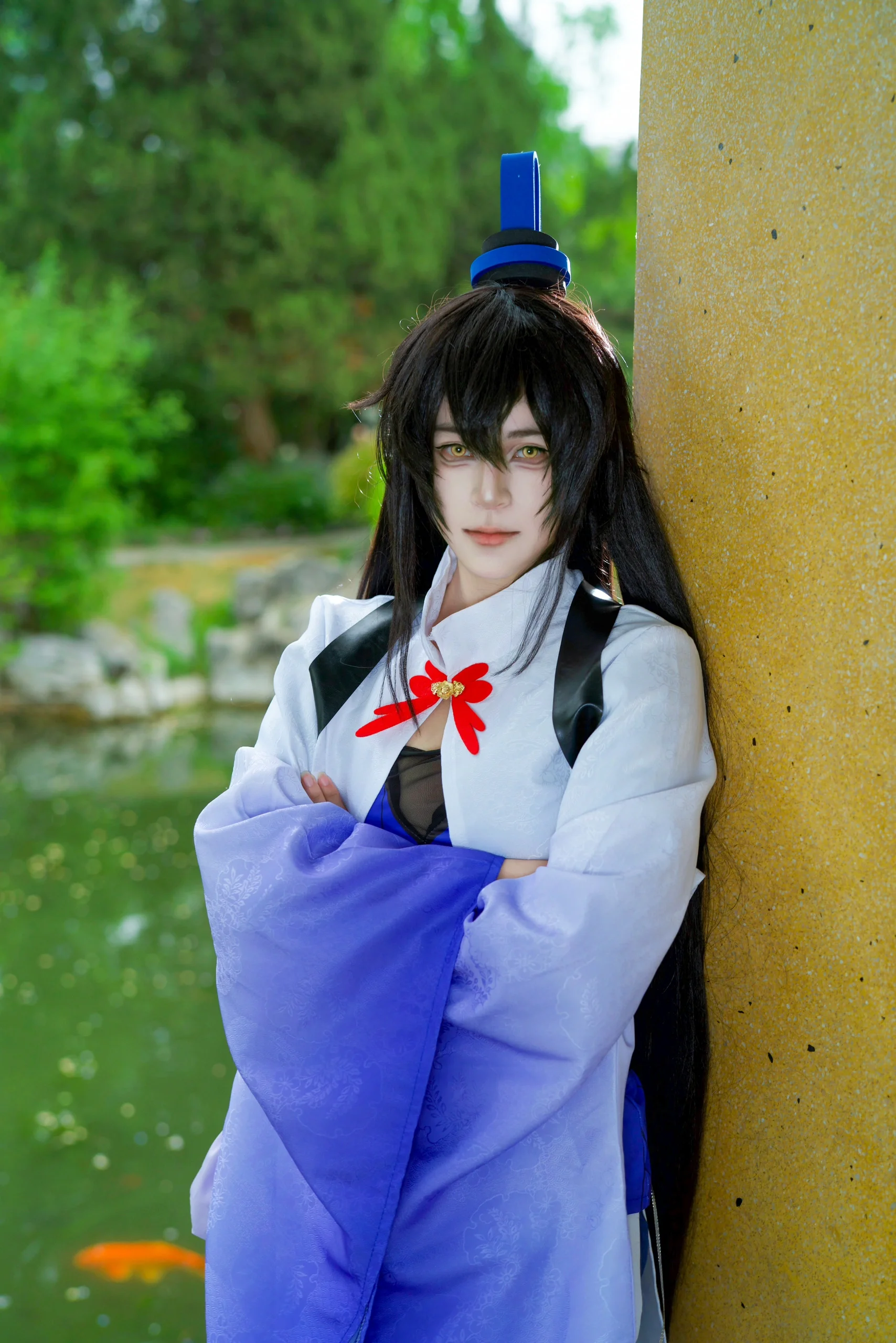 【東方繊雲コスプレ】逍遥津ロケ、クールな目線と赤いリンゴの絶妙な調和 - 7 枚目