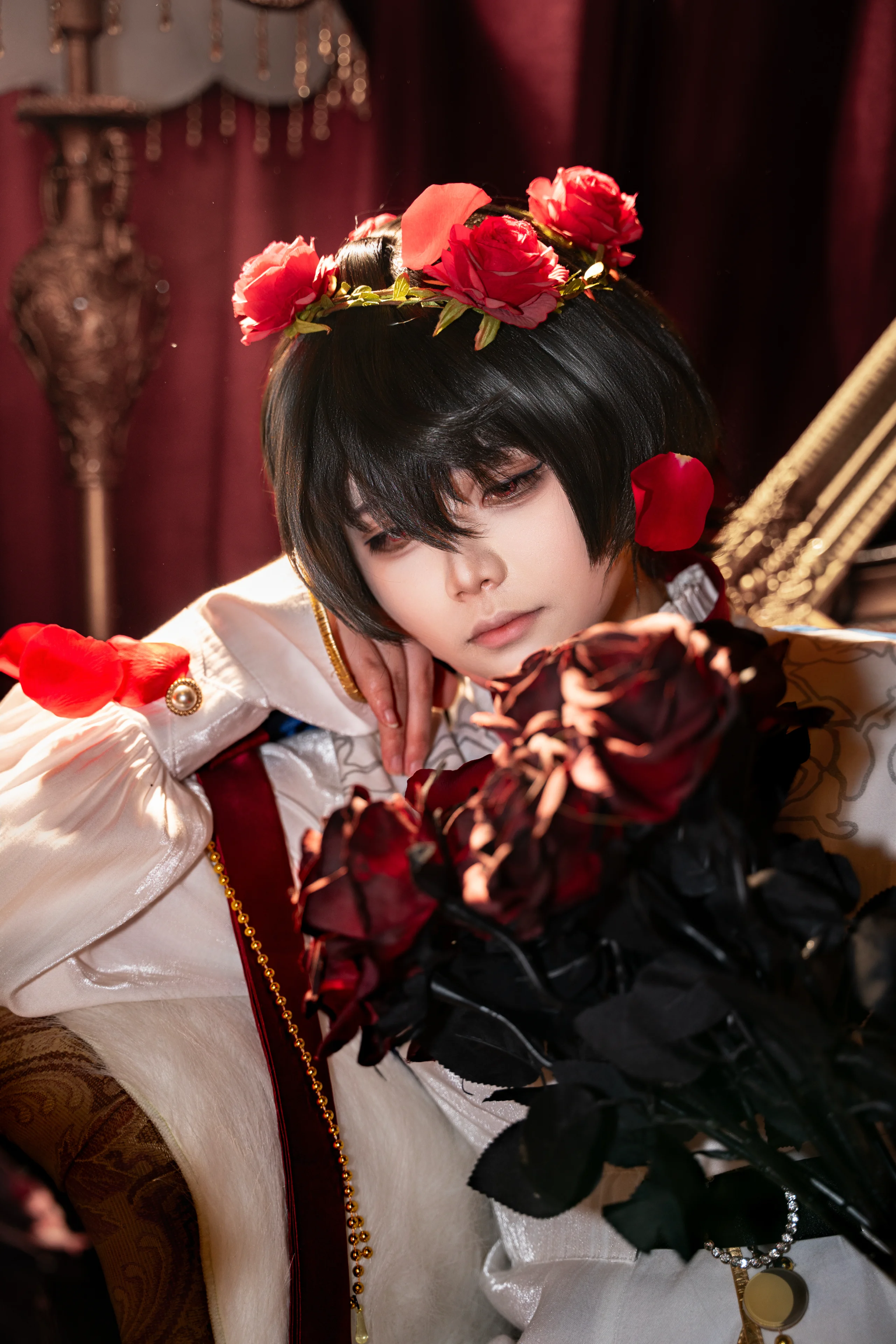 【朔间凛月cos】偶像梦幻祭2，黑红玫瑰与复古宫廷的华丽演绎 - 第 4 张
