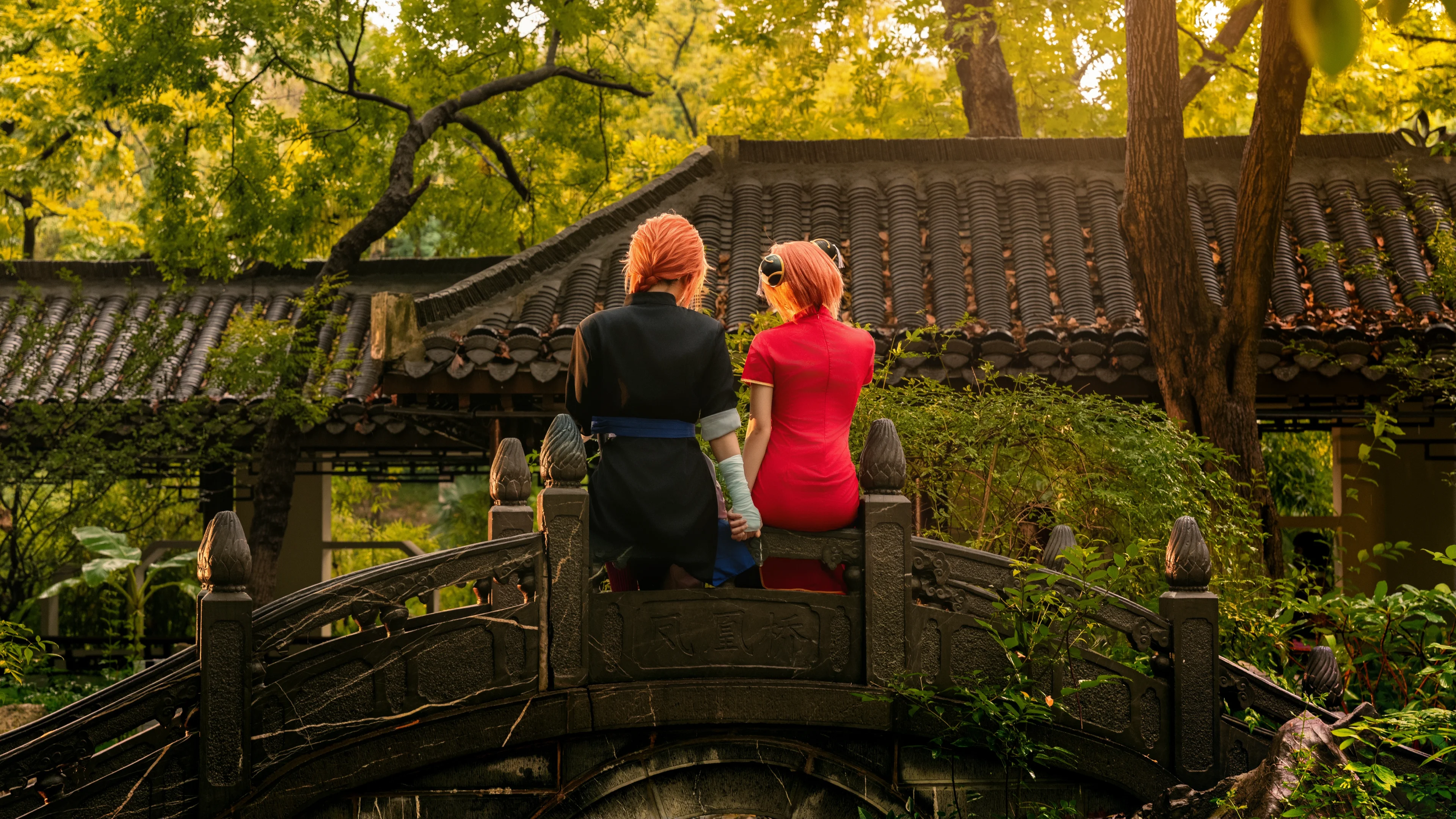[Kagura and Kamui Cosplay] A Different Temperature of Fuzhuang Garden on a Rainy Day: Retouched into a Warm Golden Tone - Image 1