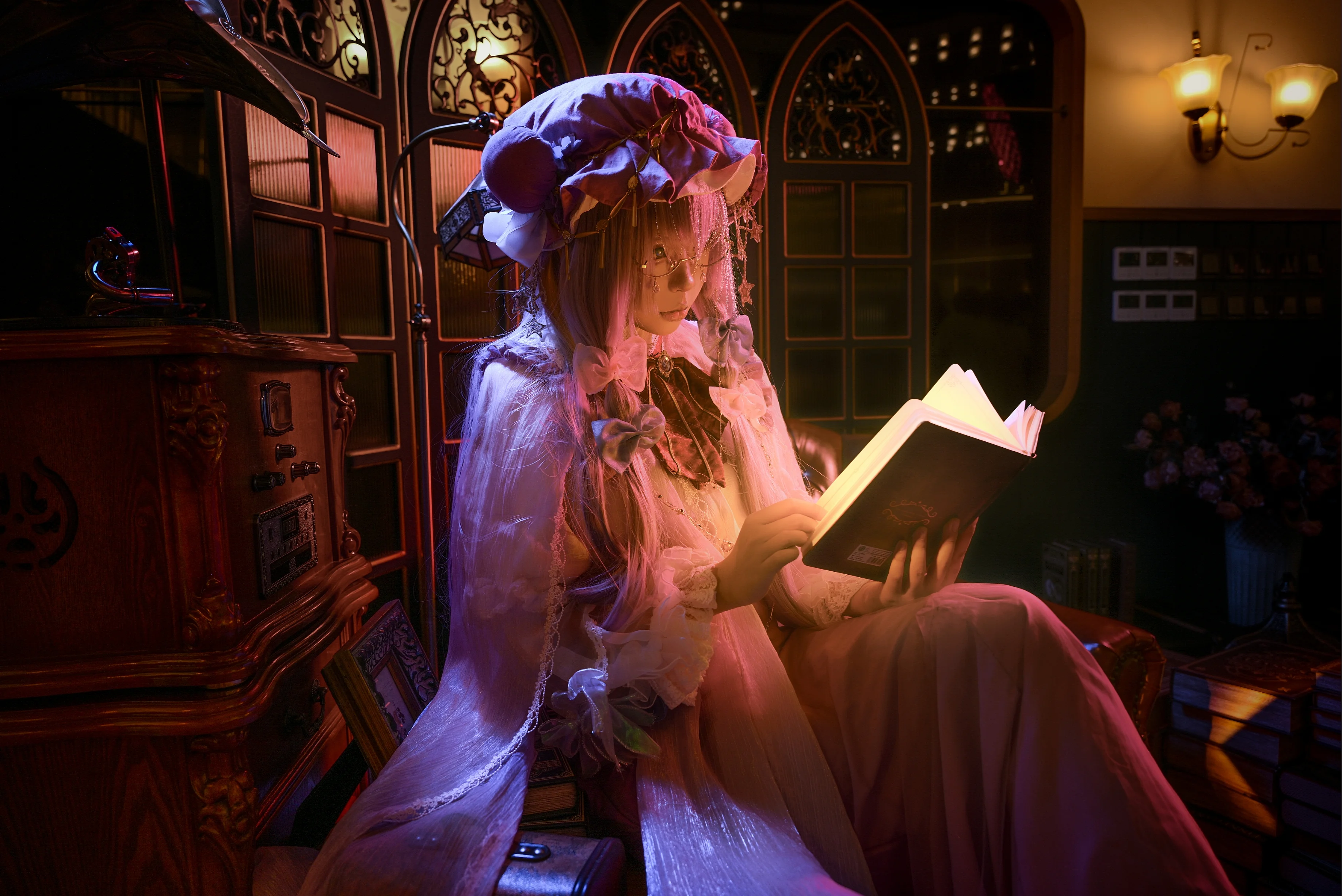【帕秋莉cos】东方Project：静室与魔导书营造的阅读时刻 - 第 1 张