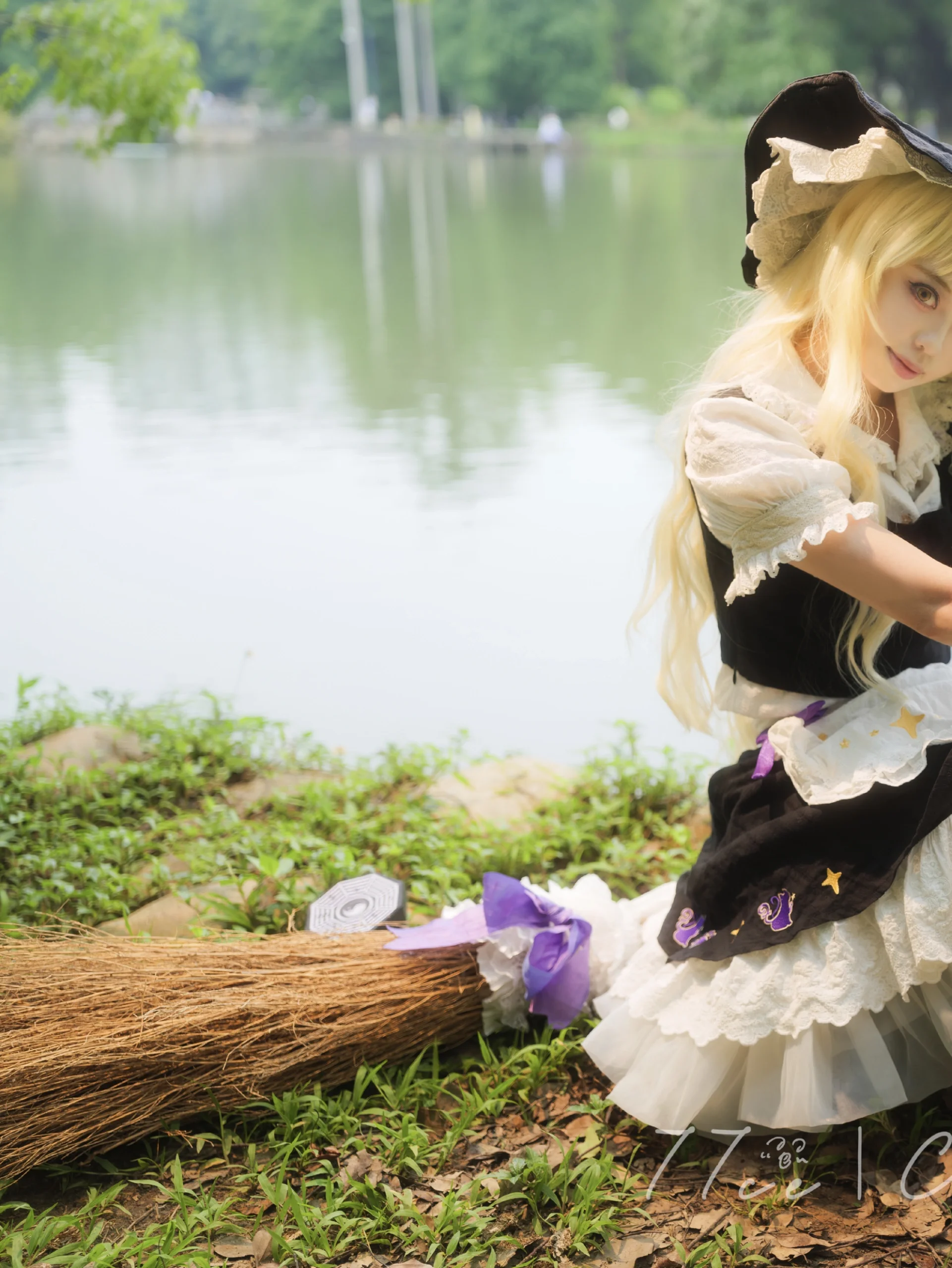 【雾雨魔理沙cos】东方project的魔法使，水边的午后时光 - 第 1 张