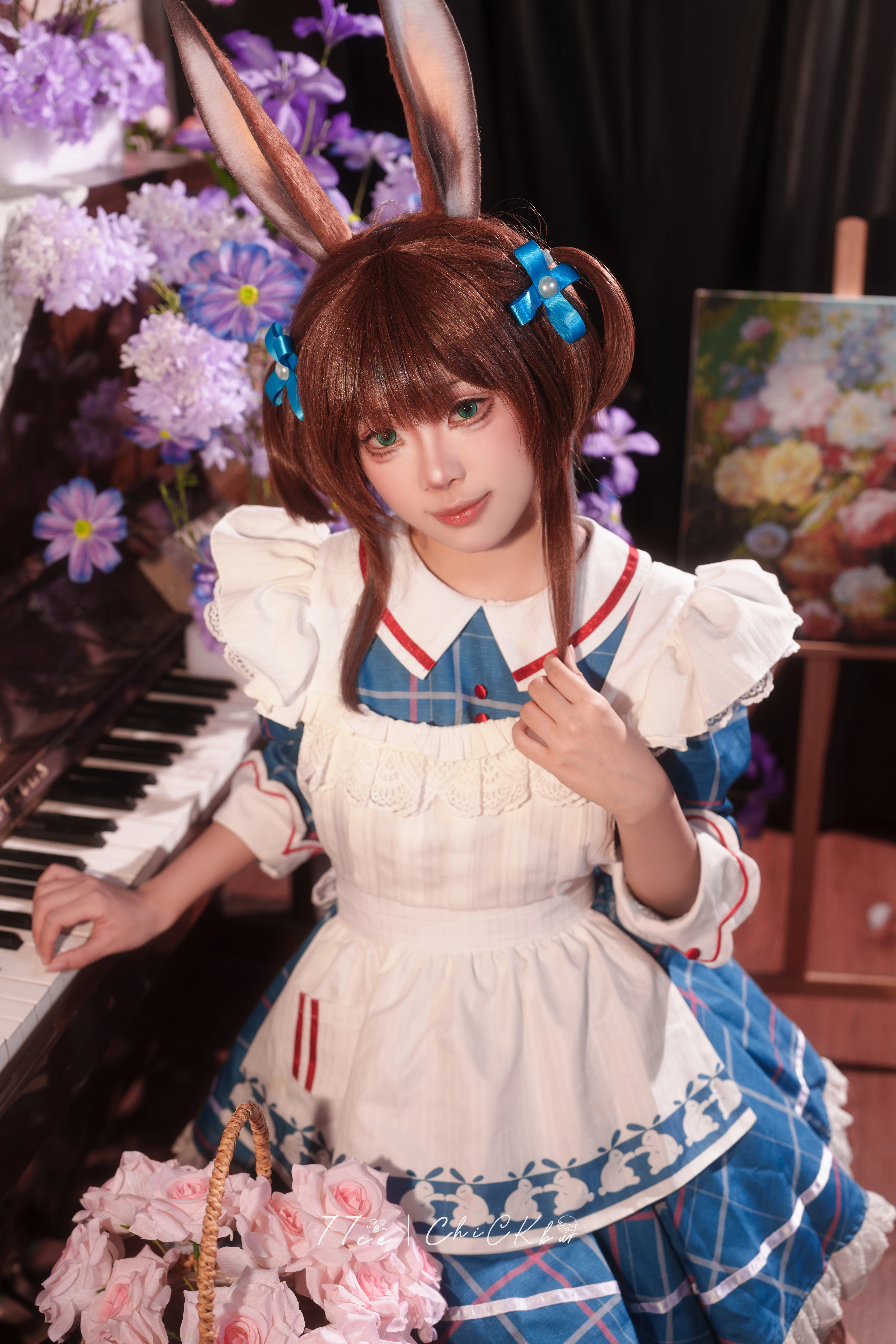 【アーミヤ コスプレ】ドクター、ここにピアノ室とうさちゃんを連れたアーミヤがいますよ - 1 枚目