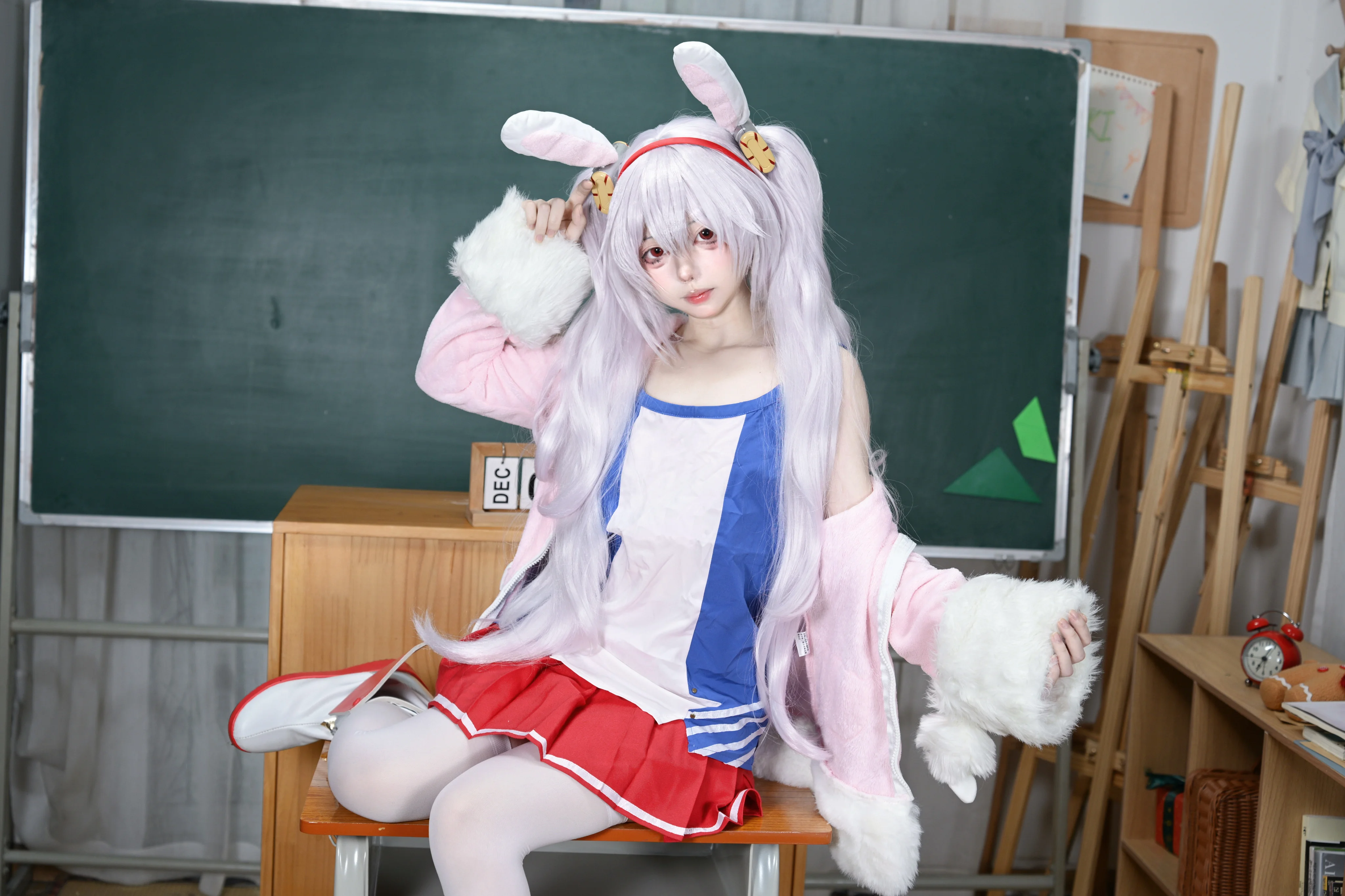 【碧蓝航线拉菲cos】教室里的慵懒小兔与桌面光影