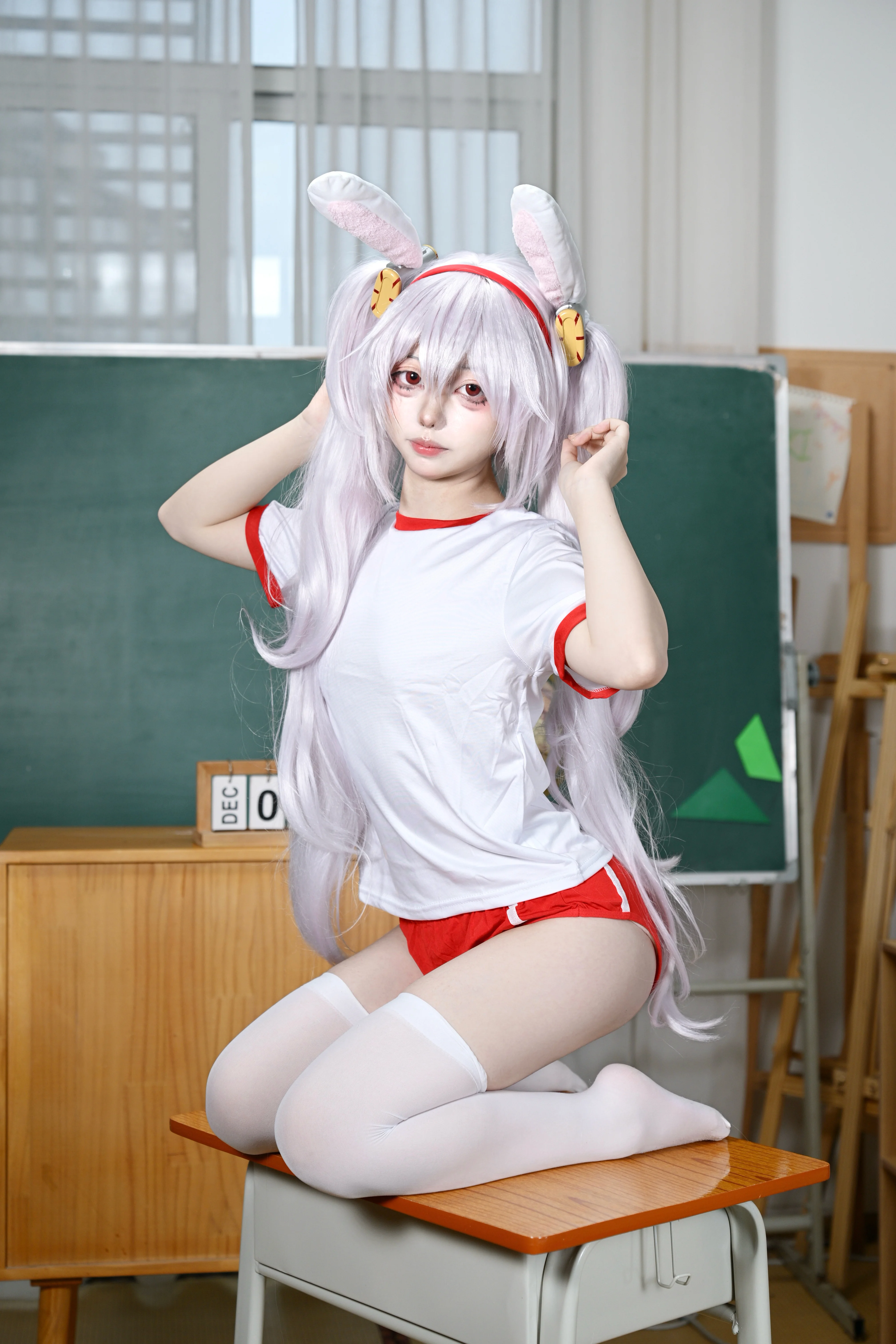 【拉菲cos】白鹰体操服的慵懒日常，教室里的白丝小兔 - 第 5 张
