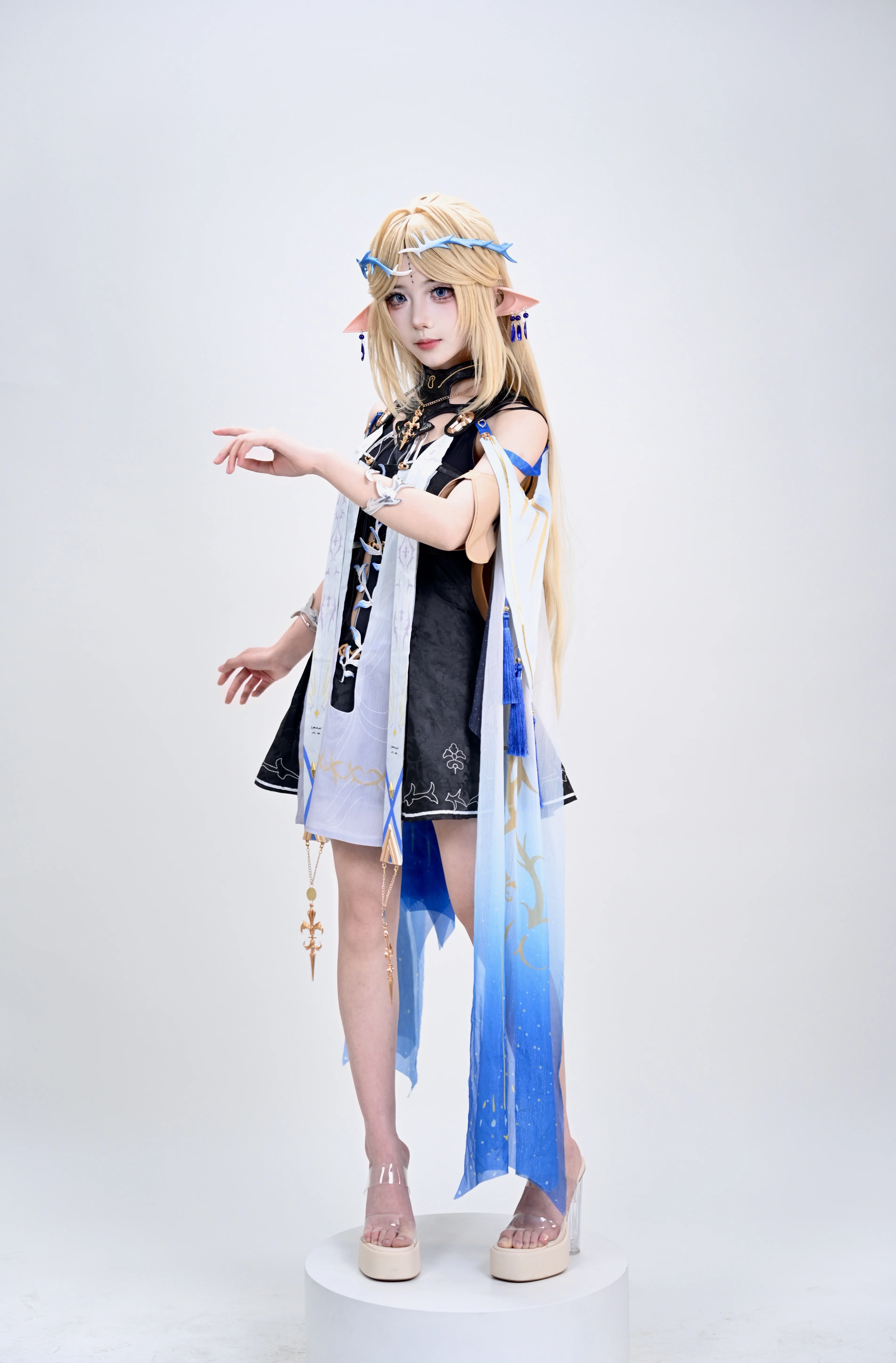 【卡提希娅cos】白棚高调光影下的精灵少女 - 第 2 张