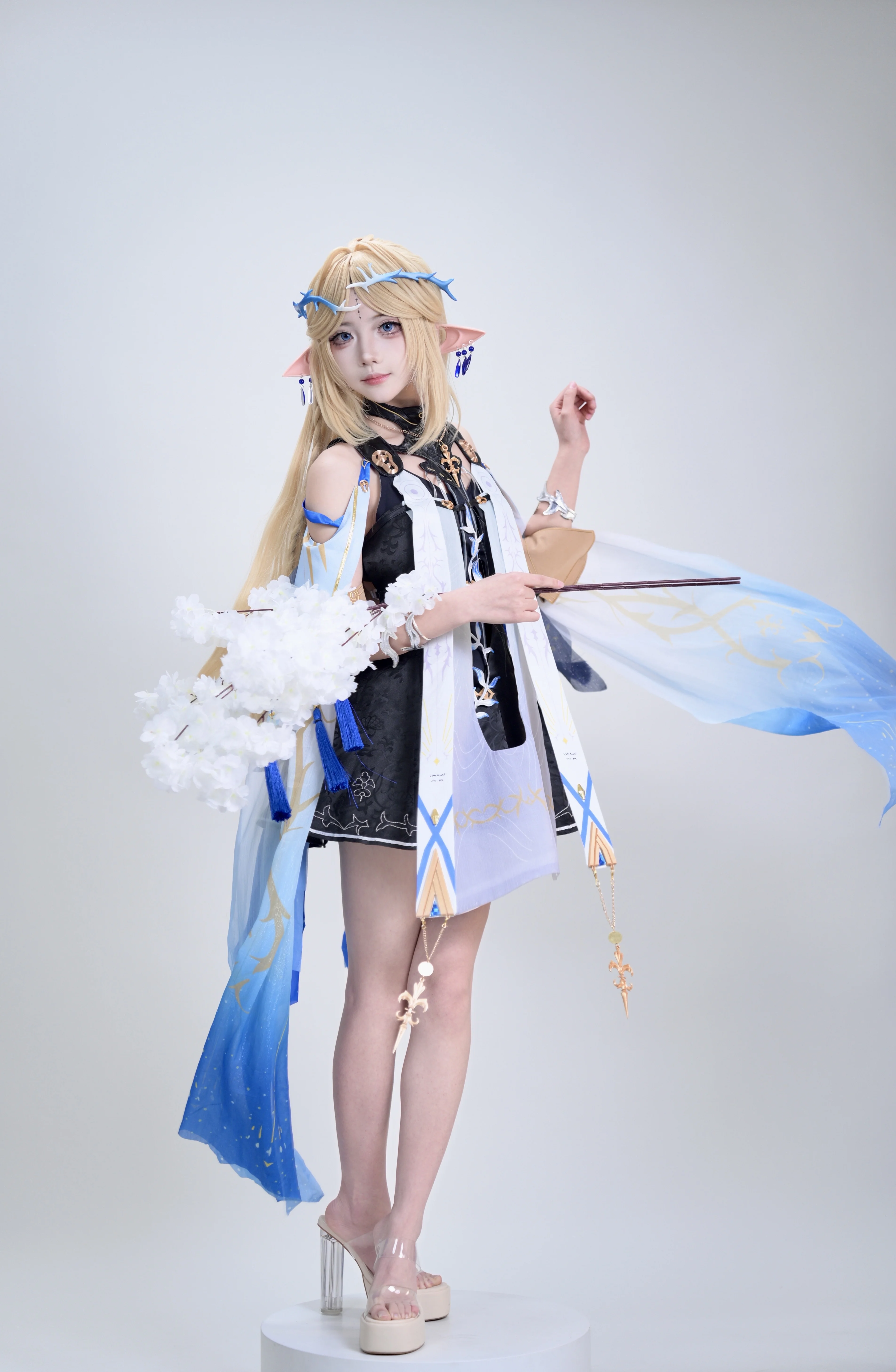 【卡提希娅cos】白棚高调光影下的精灵少女 - 第 3 张