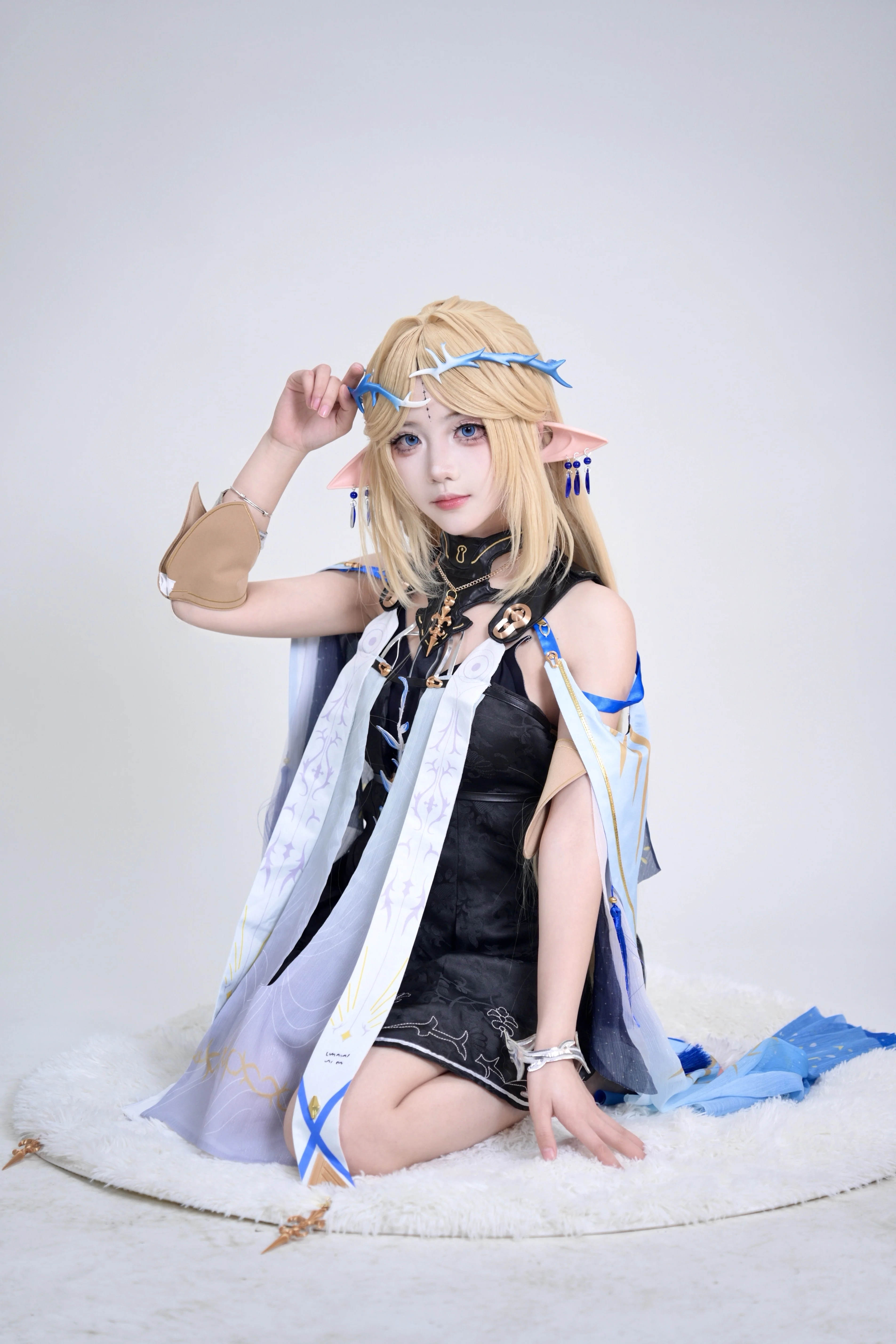 【卡提希娅cos】白棚高调光影下的精灵少女 - 第 5 张