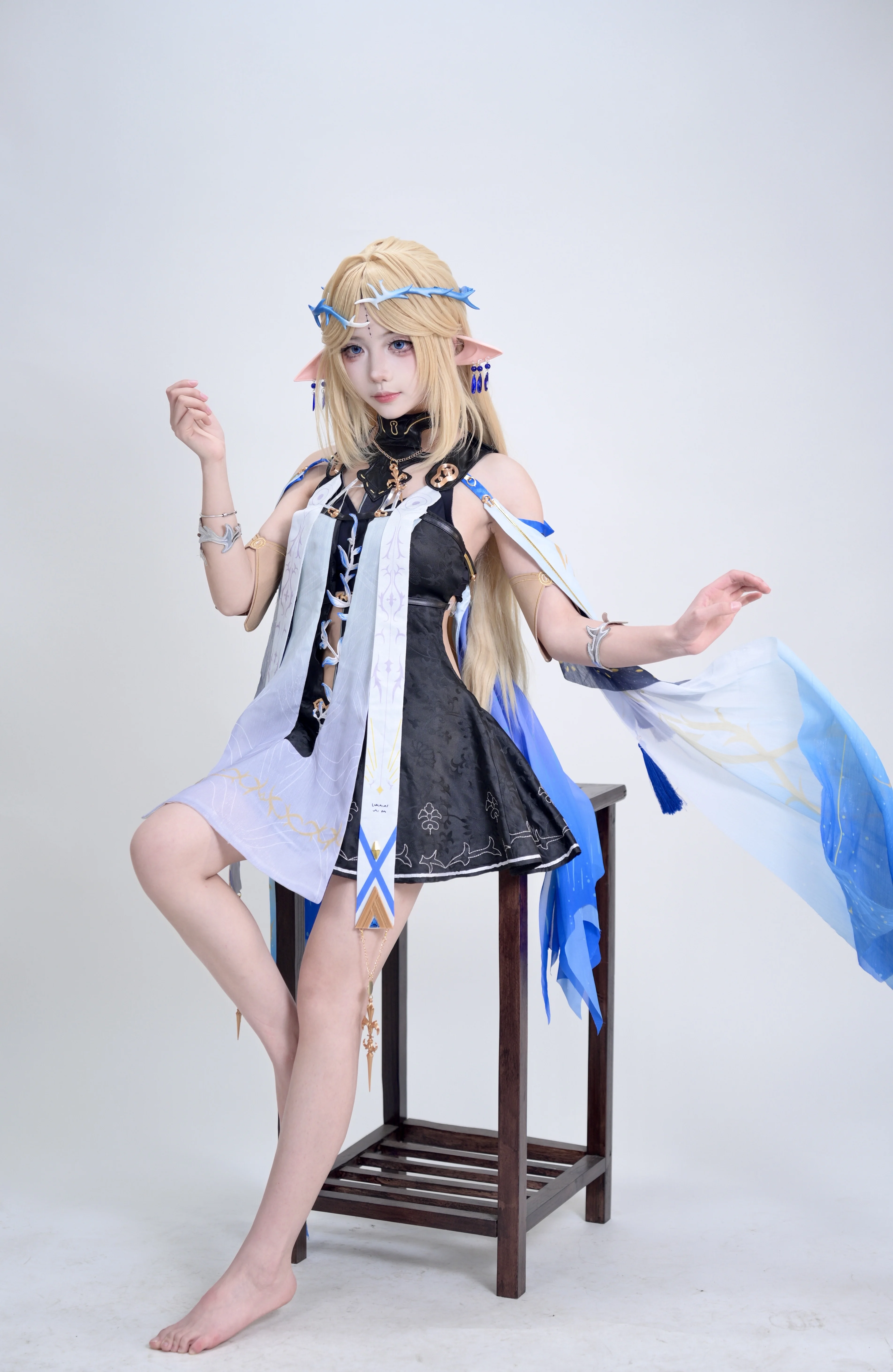 【卡提希娅cos】白棚高调光影下的精灵少女 - 第 9 张