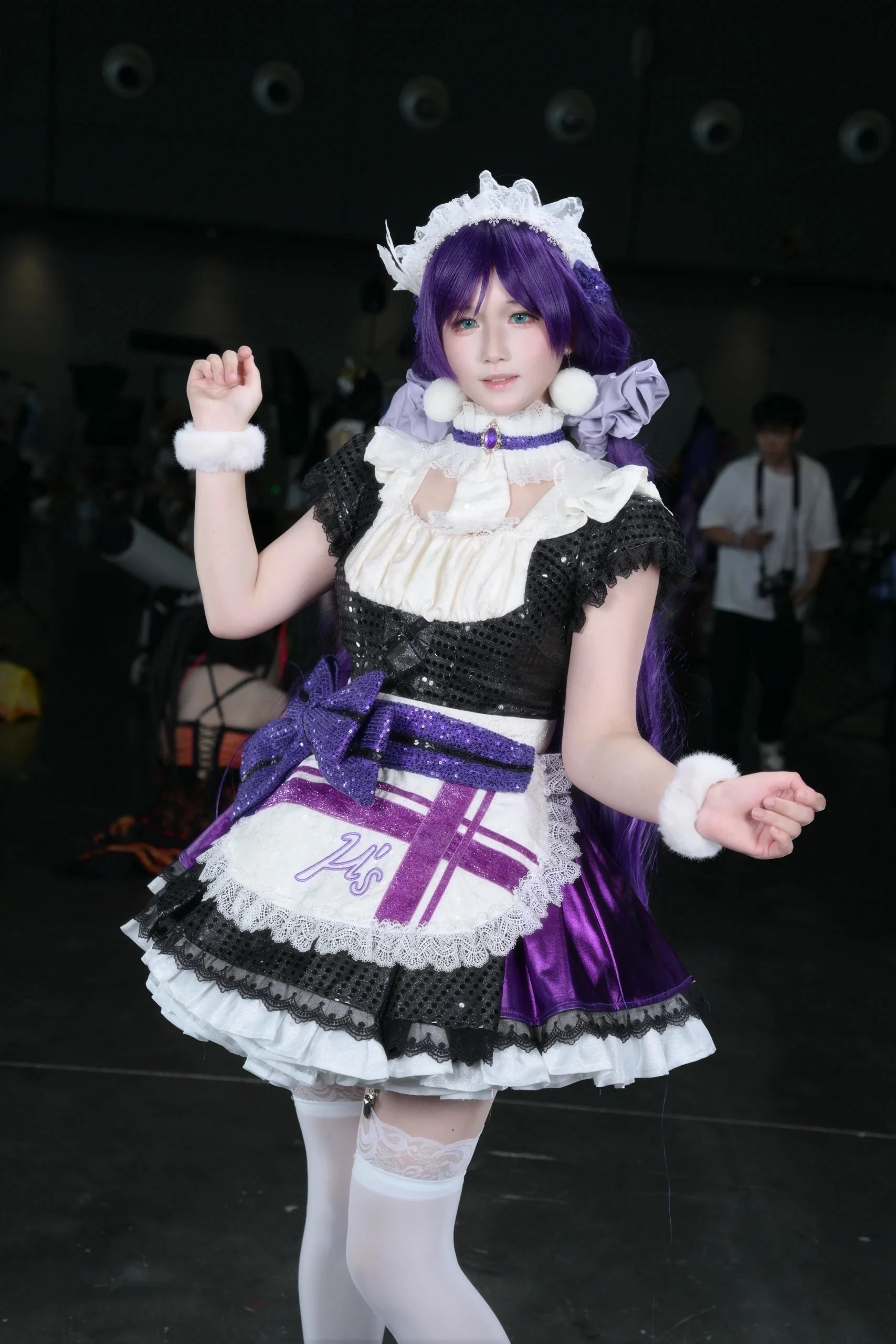 【东条希cos】LoveLive! 漫展场照，这套紫色女仆装太喜欢了 - 第 1 张