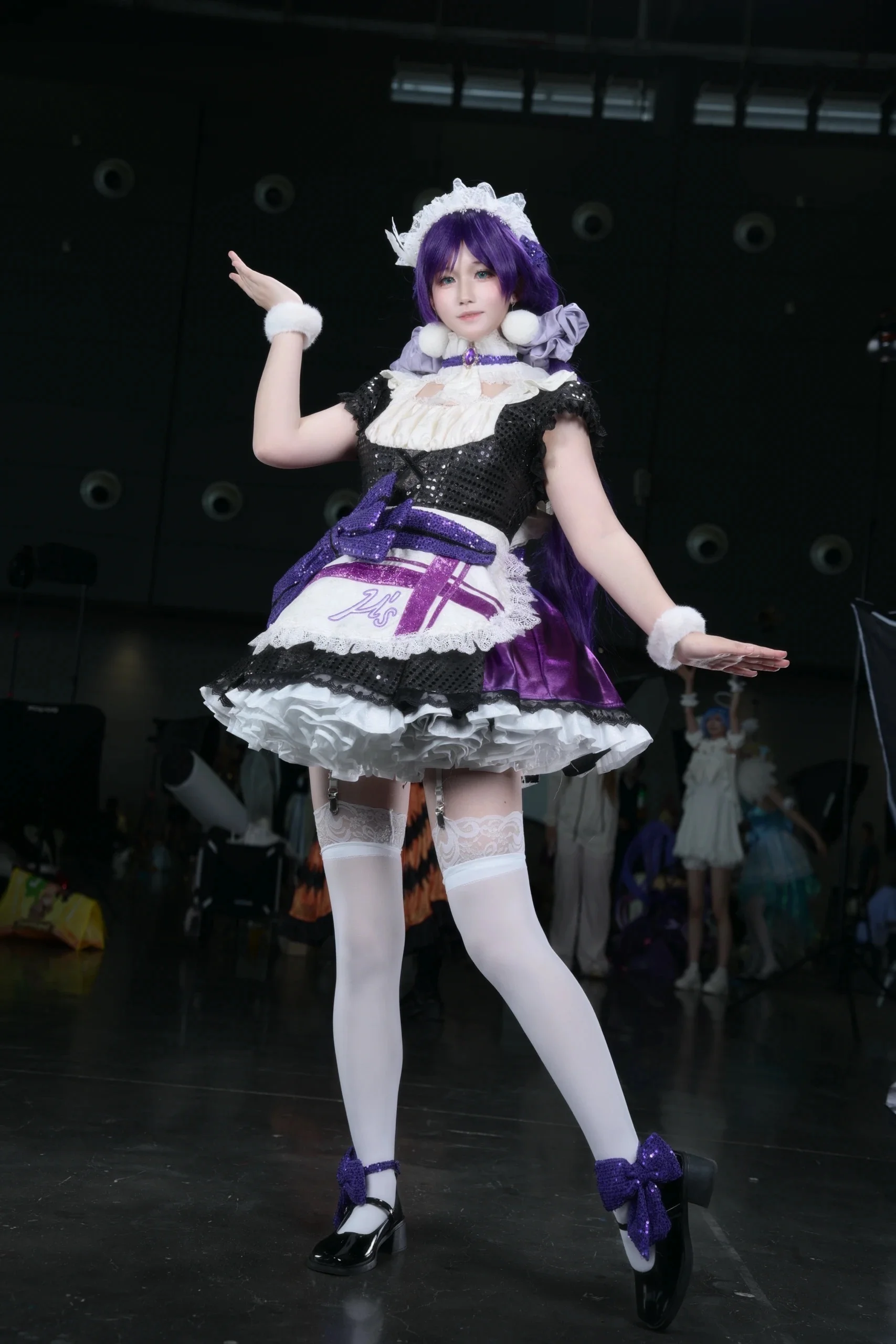 【东条希cos】LoveLive! 漫展场照，这套紫色女仆装太喜欢了