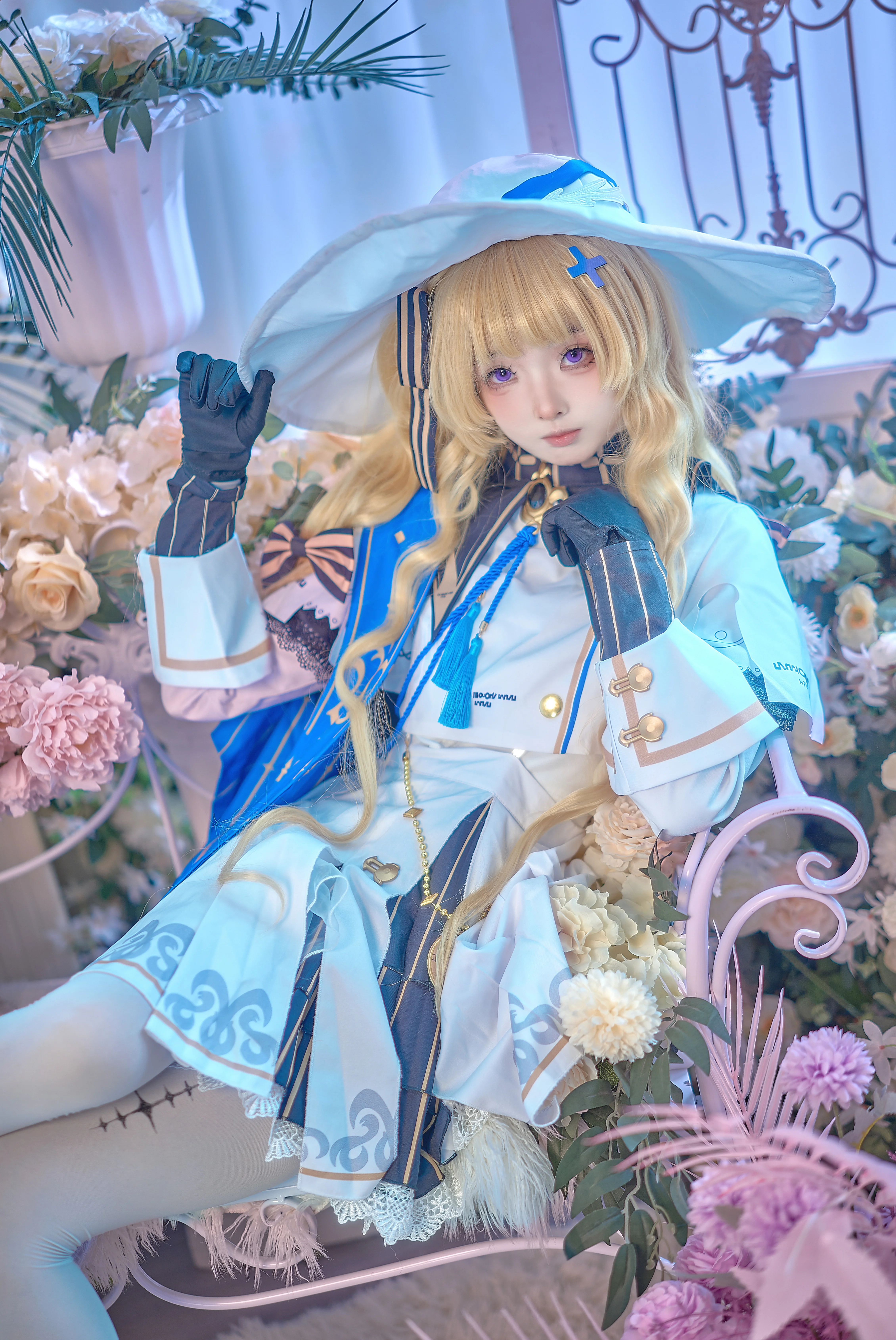 【菲比cos】鸣潮纯白梦境里的魔法书与法杖 - 第 1 张