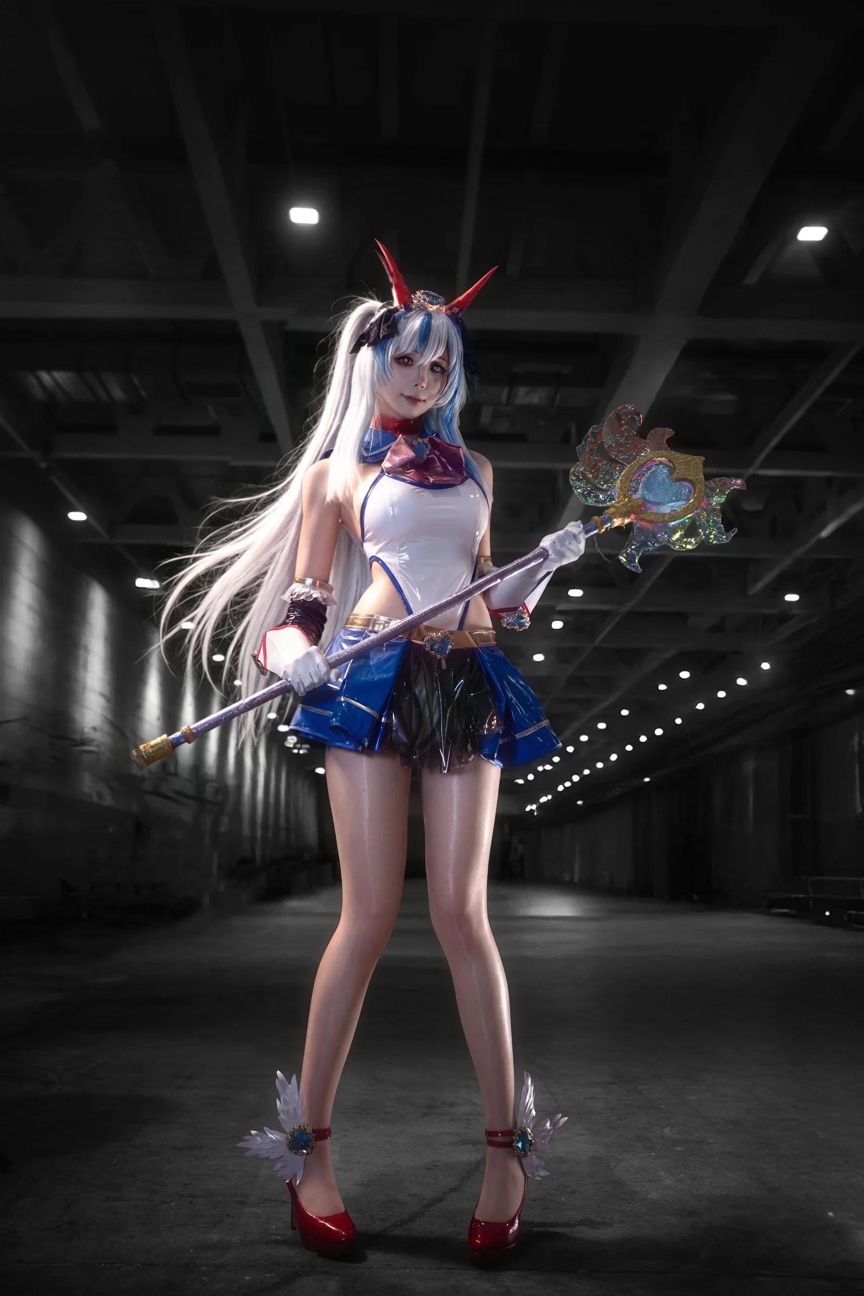 棕色尘埃2漫展返图 亮面漆皮与镭射魔法杖