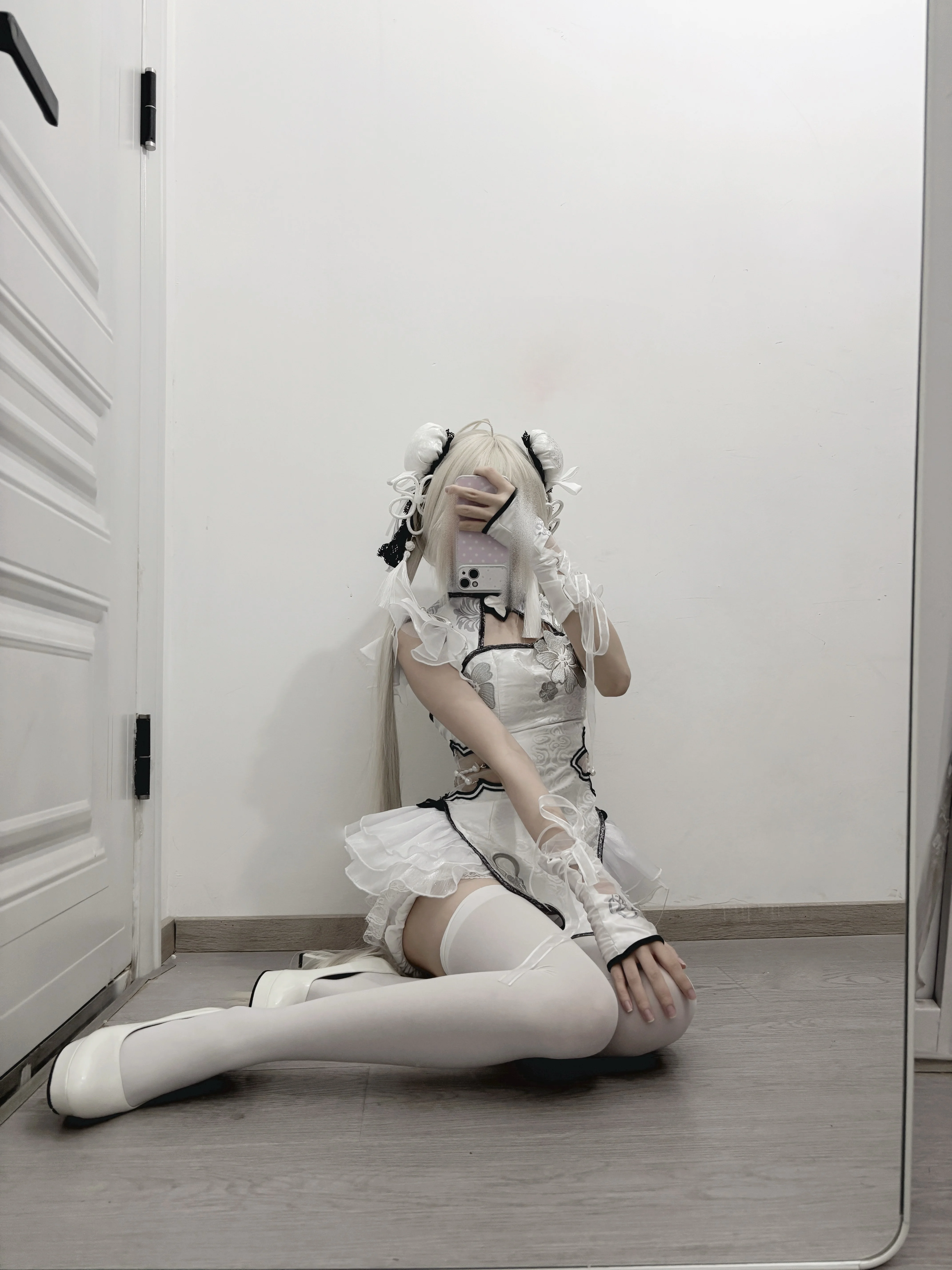 [Yin Ziping Cosplay] NARAKA: BLADEPOINT Fog City Style, a High-Cost-Performance Attempt with Minimalist Black-and-White Palette - Image 3