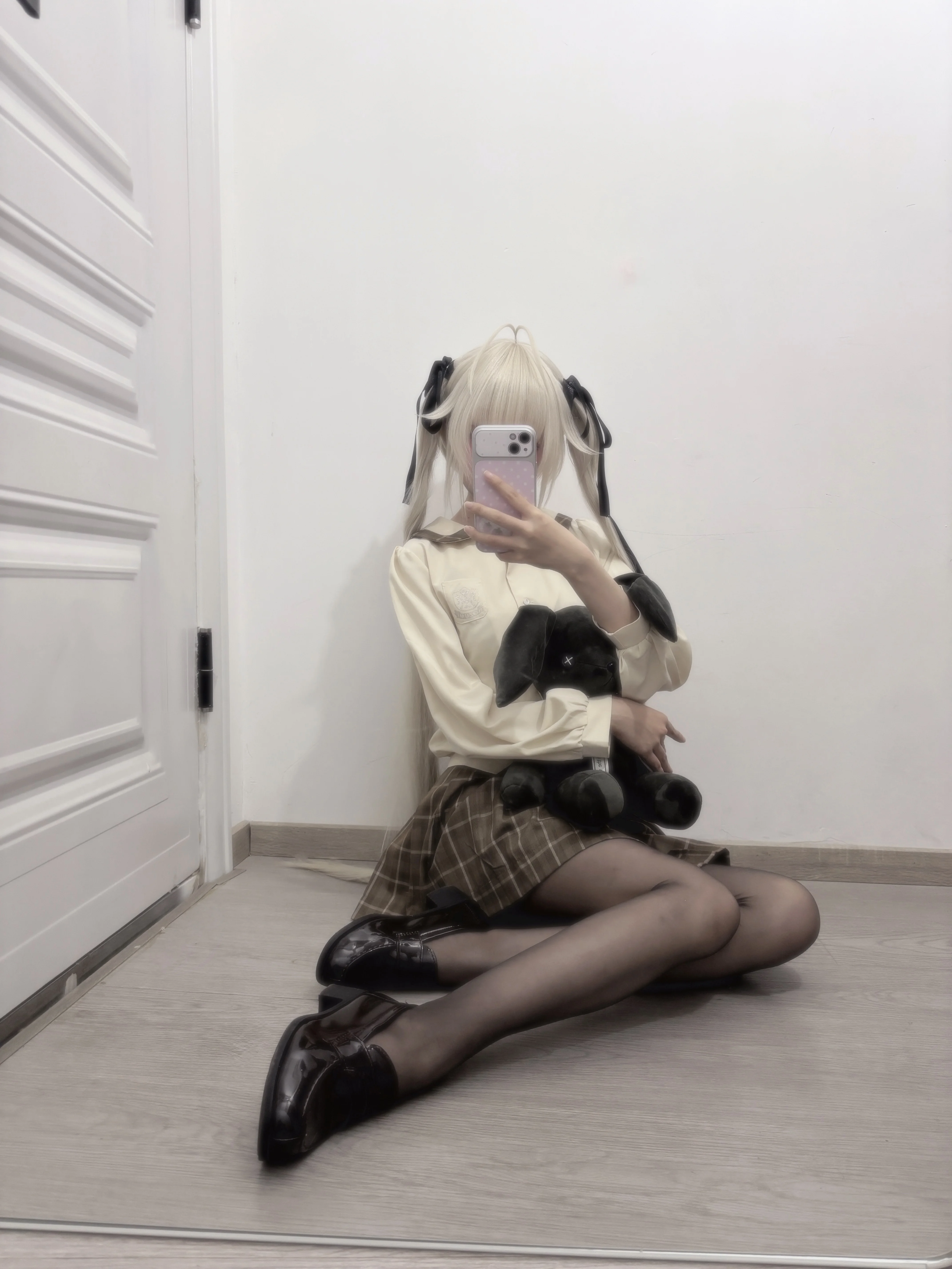 【春日野穹コスプレ】旧制服、ミニマルなおうちフォト - 2 枚目