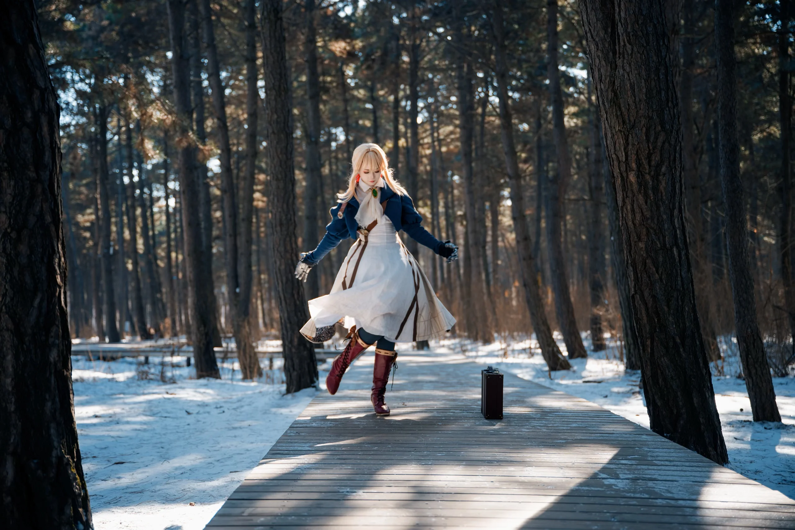 【薇爾莉特cos】紫羅蘭永恆花園，長春雪松林中的冬日影像