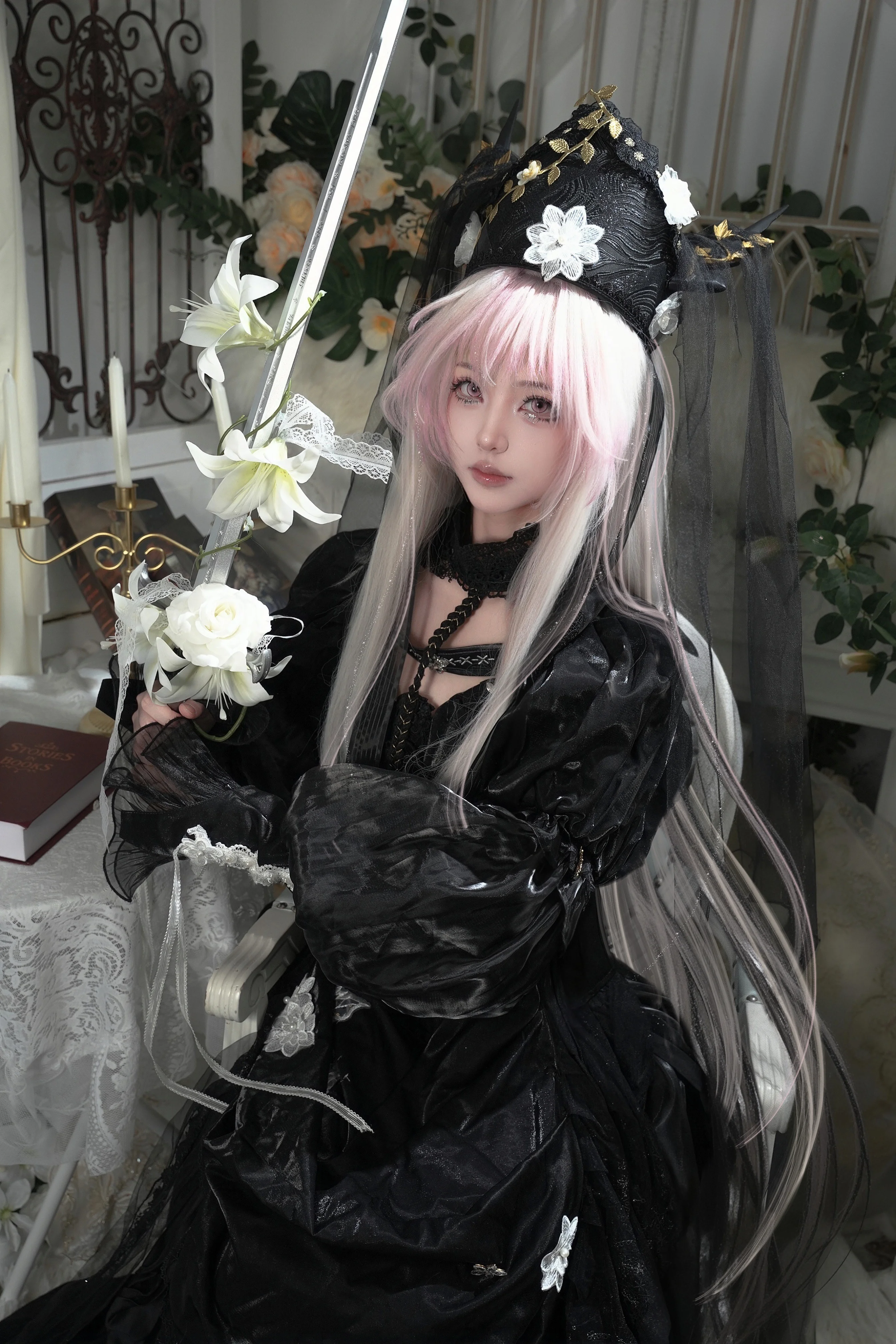 【特蕾西娅cos】明日方舟魔王追悼，氛围感哥特风拍摄分享