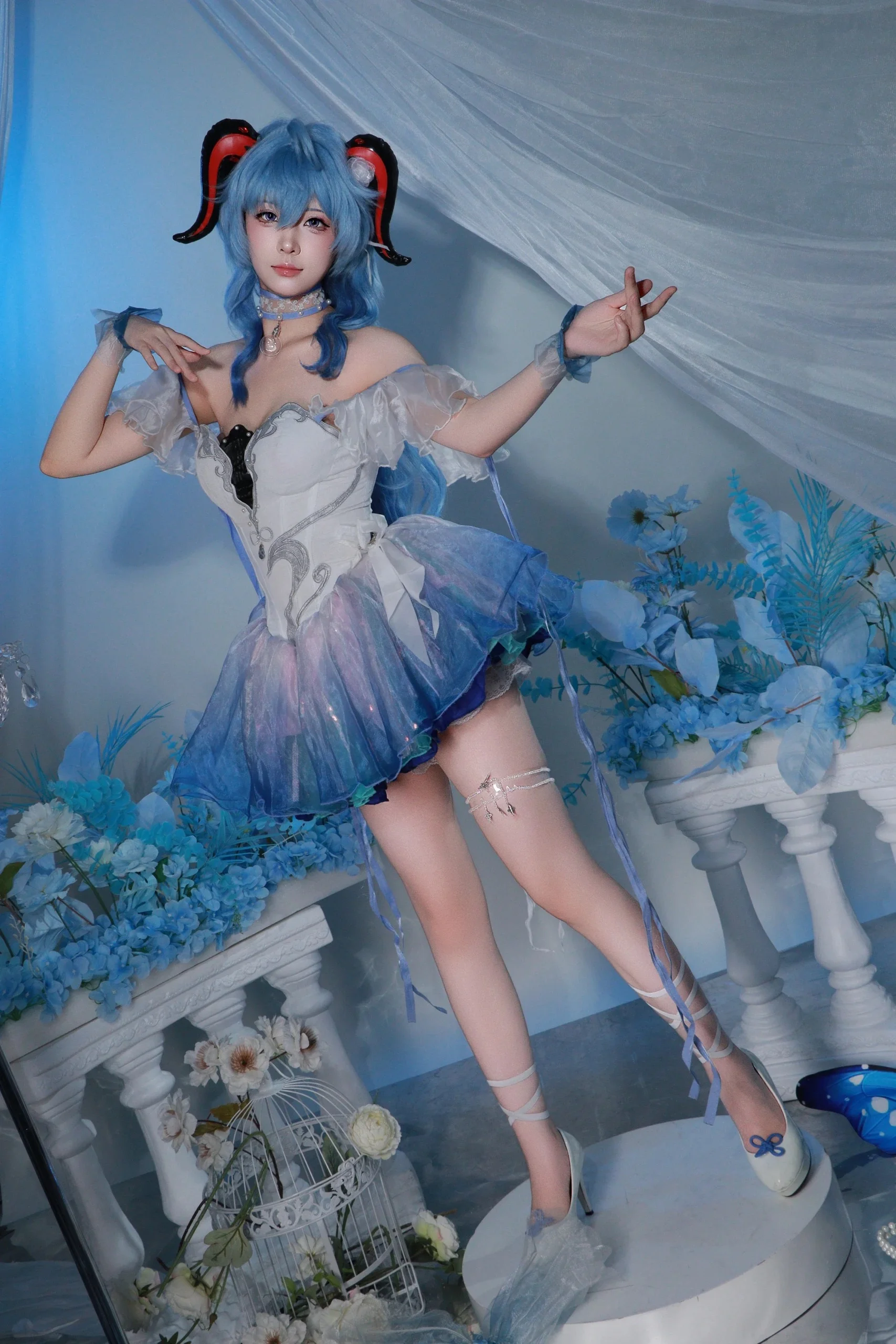 【甘雨cos】原神中的冰系使者，蓝发与红角的小仙子 - 第 1 张
