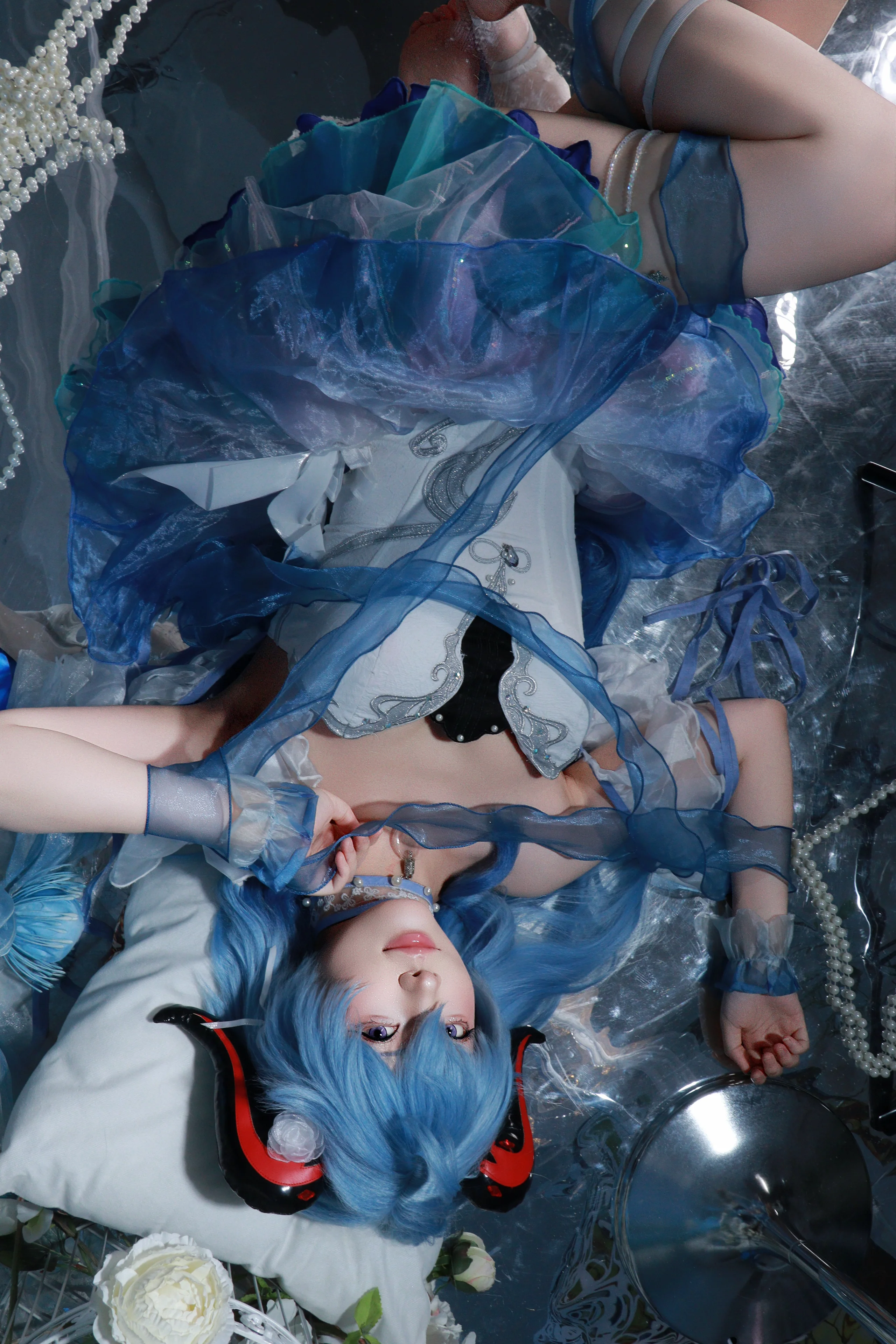 【甘雨cos】原神里的蓝发麒麟，安静氛围下的倒影瞬间 - 第 1 张